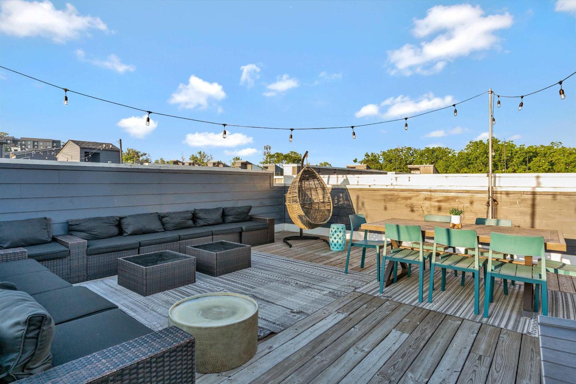 Holiday home Rooftop Deck 2 Car Garage Near Downtown *