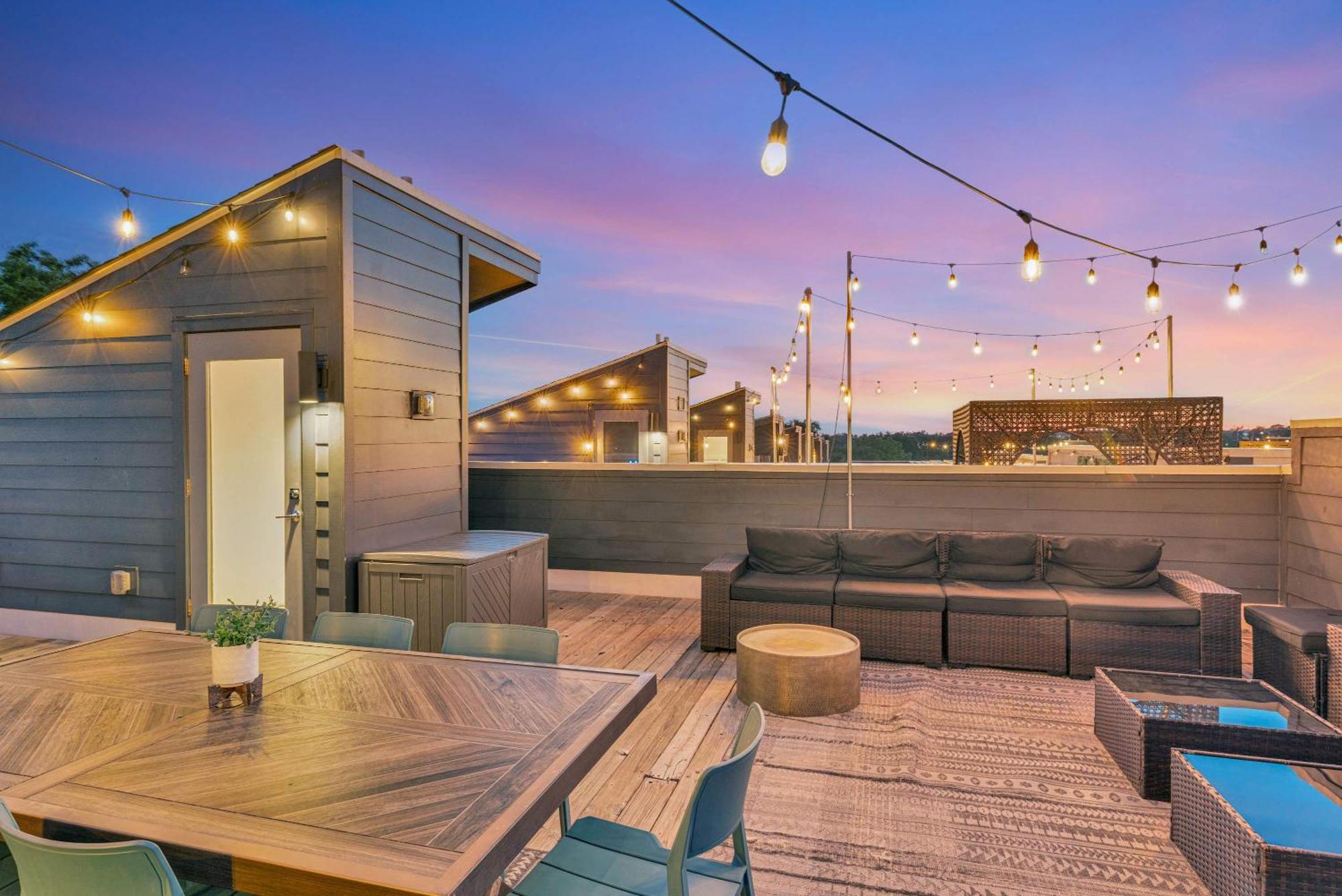 Rooftop Deck 2 Car Garage Near Downtown *