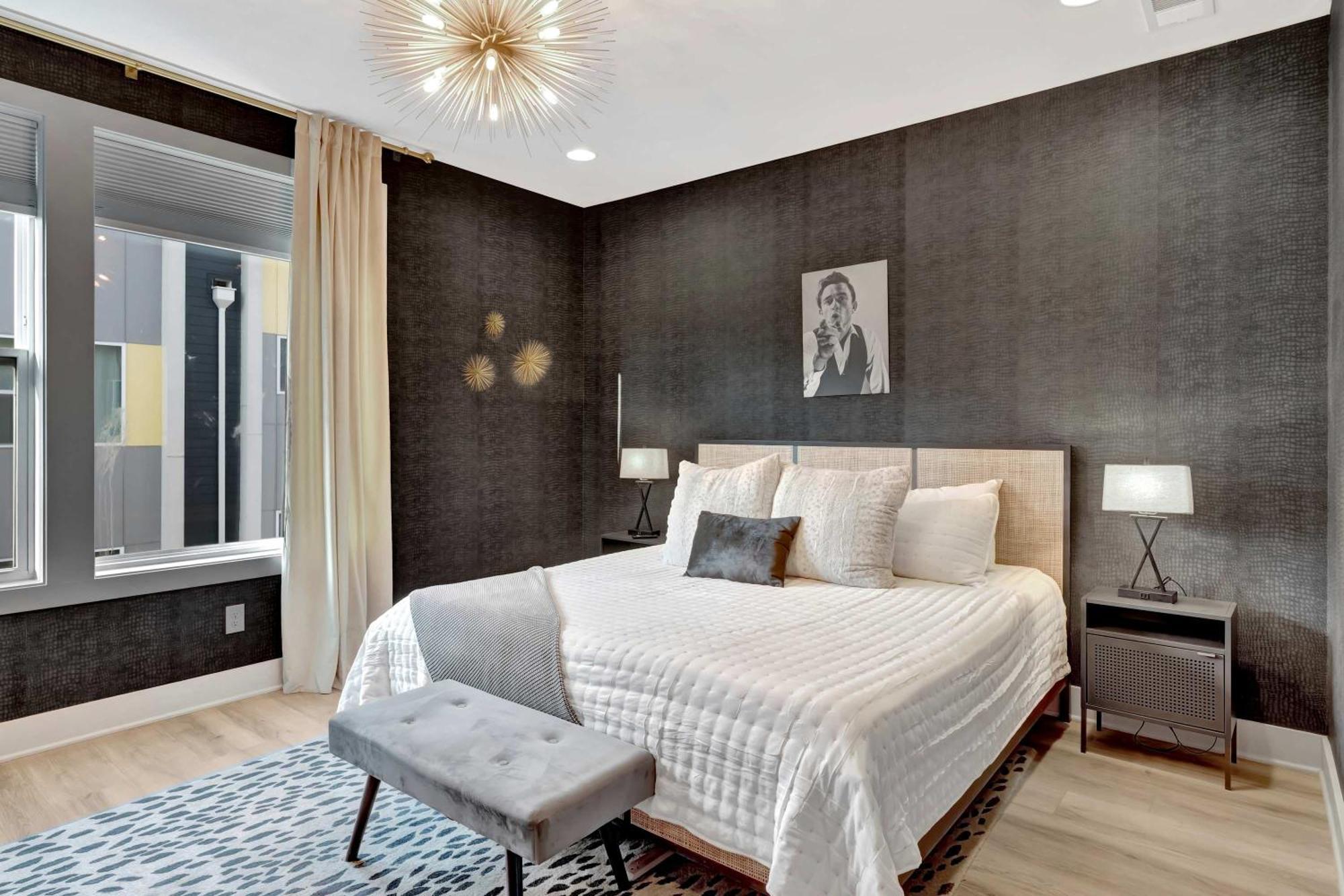 Holiday home Rooftop Deck 2 Car Garage Near Downtown