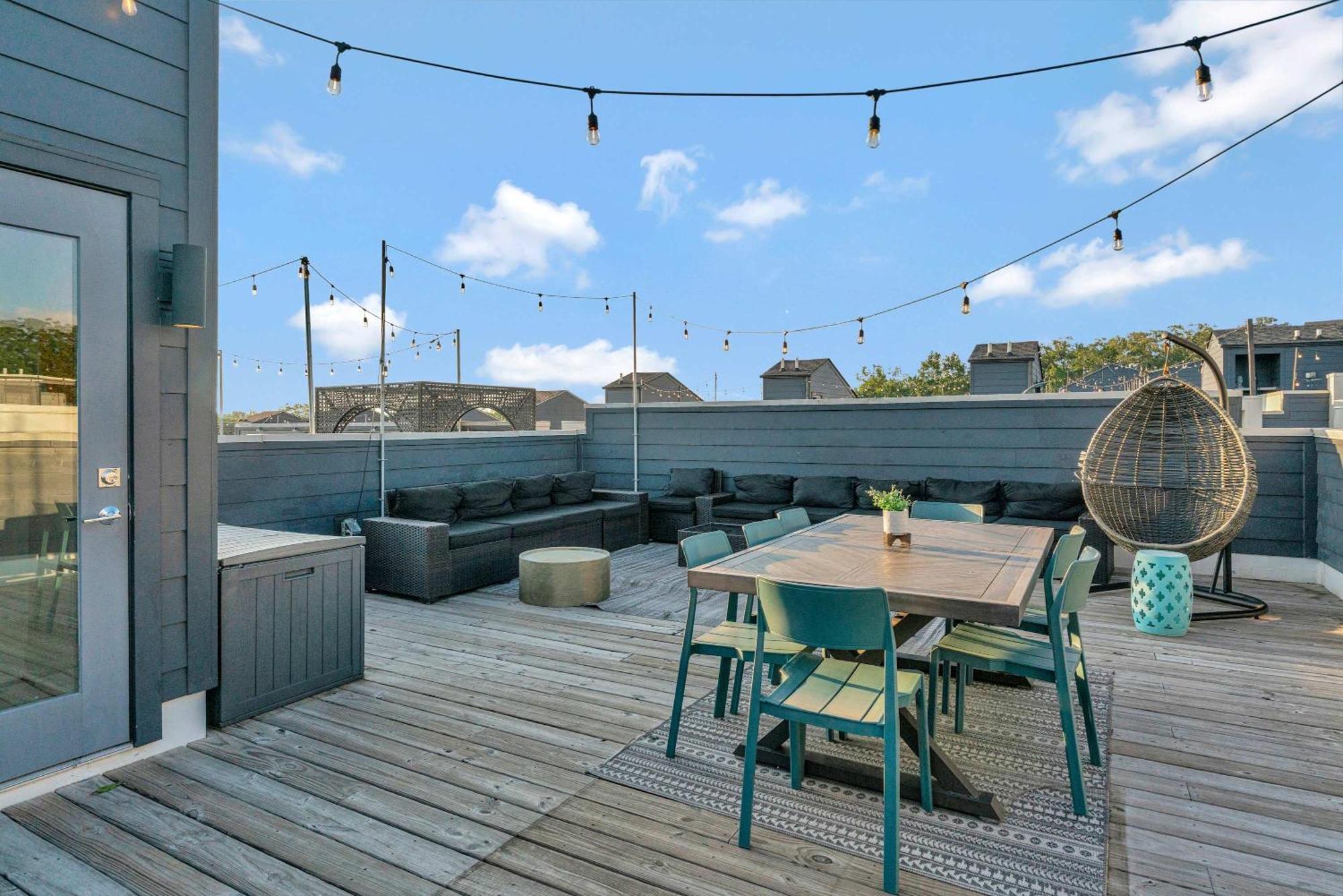 Rooftop Deck 2 Car Garage Near Downtown Holiday home Nashville