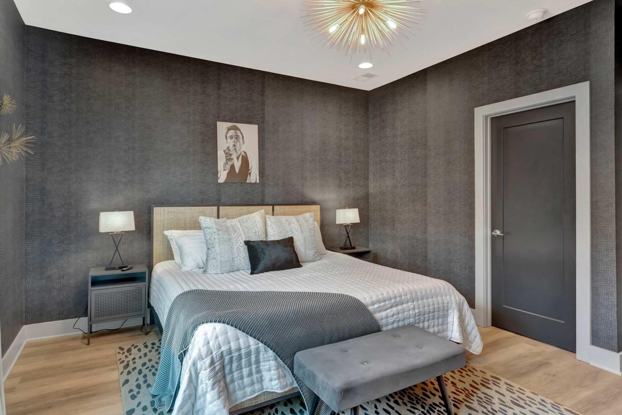 Holiday home Rooftop Deck 2 Car Garage Near Downtown