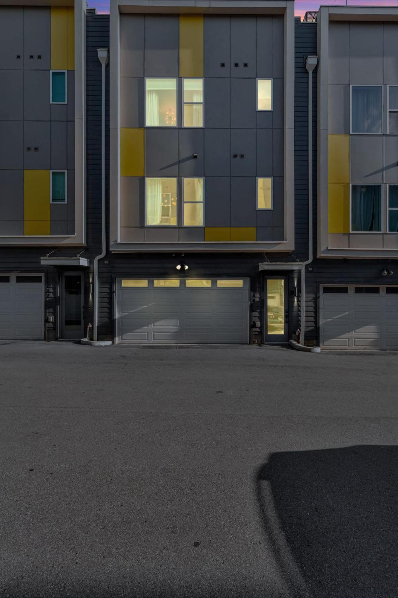 Rooftop Deck 2 Car Garage Near Downtown Holiday home Nashville