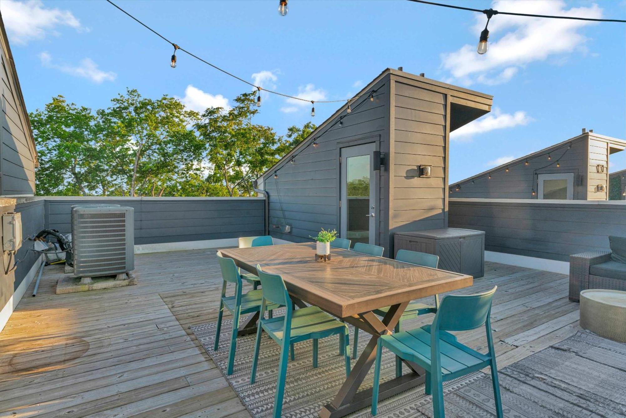 Rooftop Deck 2 Car Garage Near Downtown *