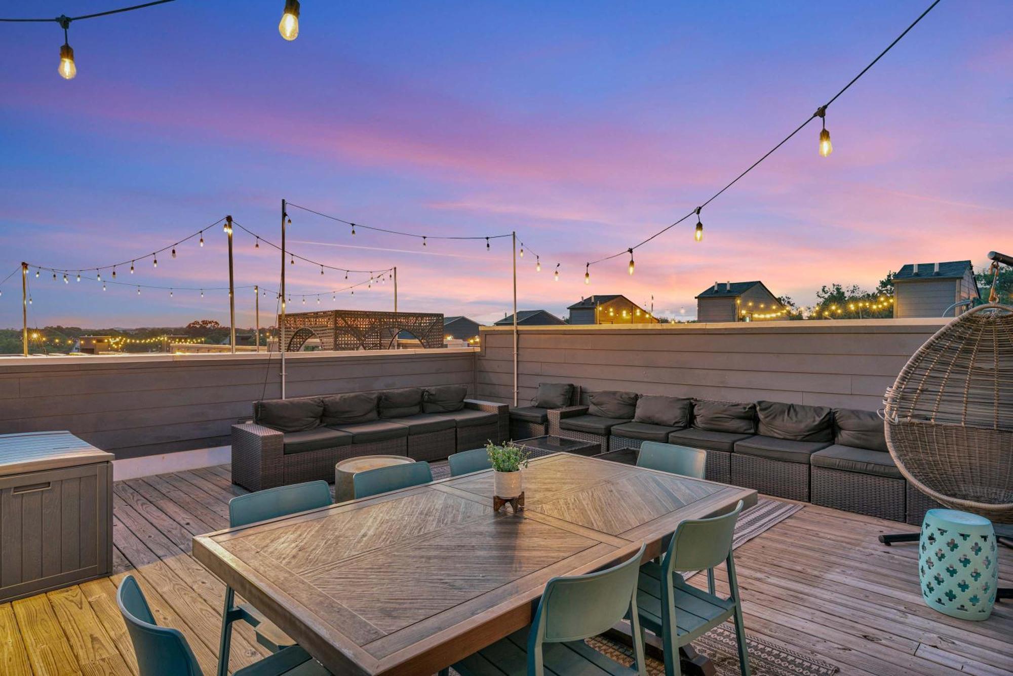 Rooftop Deck 2 Car Garage Near Downtown *