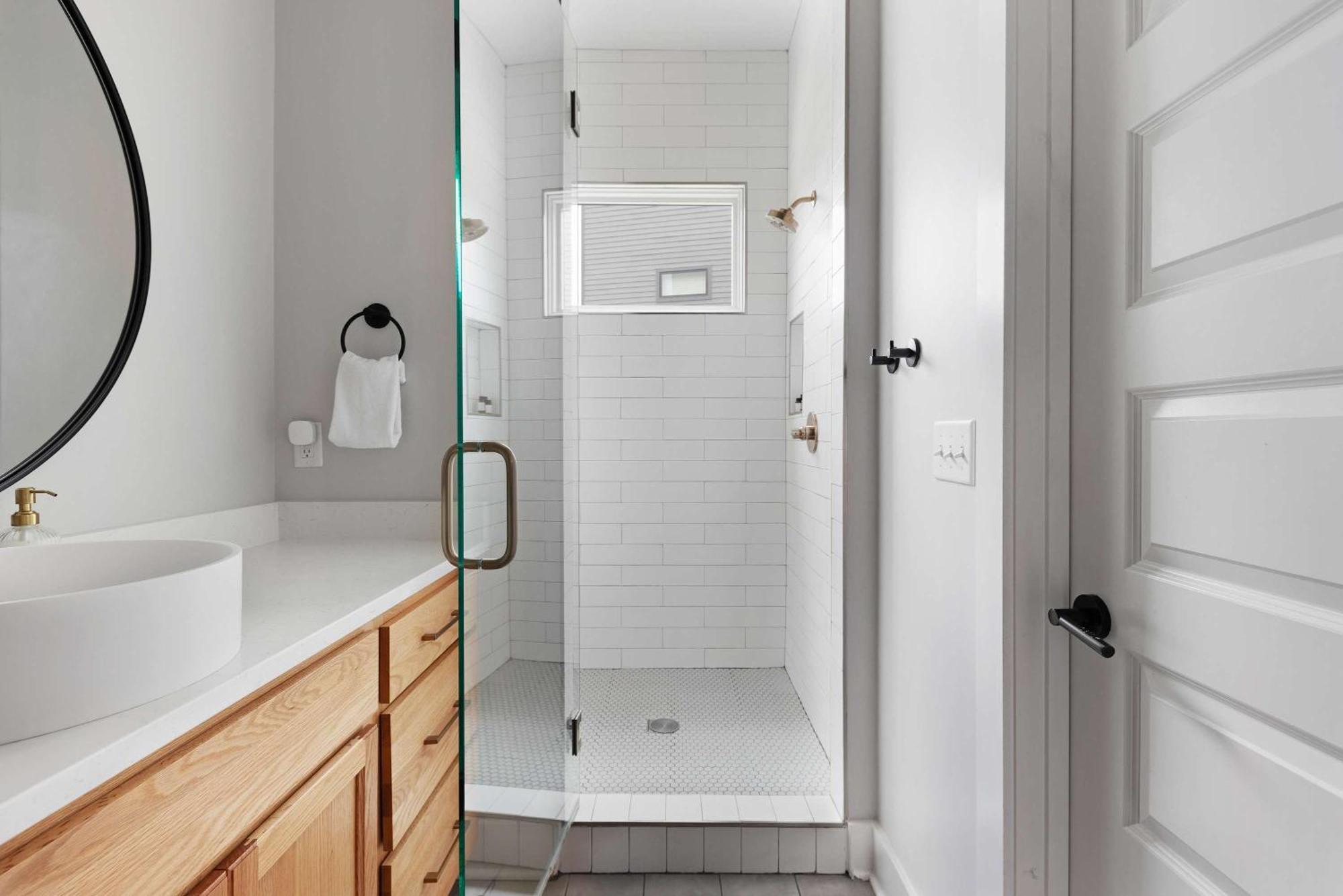 The Camellia - Rooftop Patio & Dog Friendly!