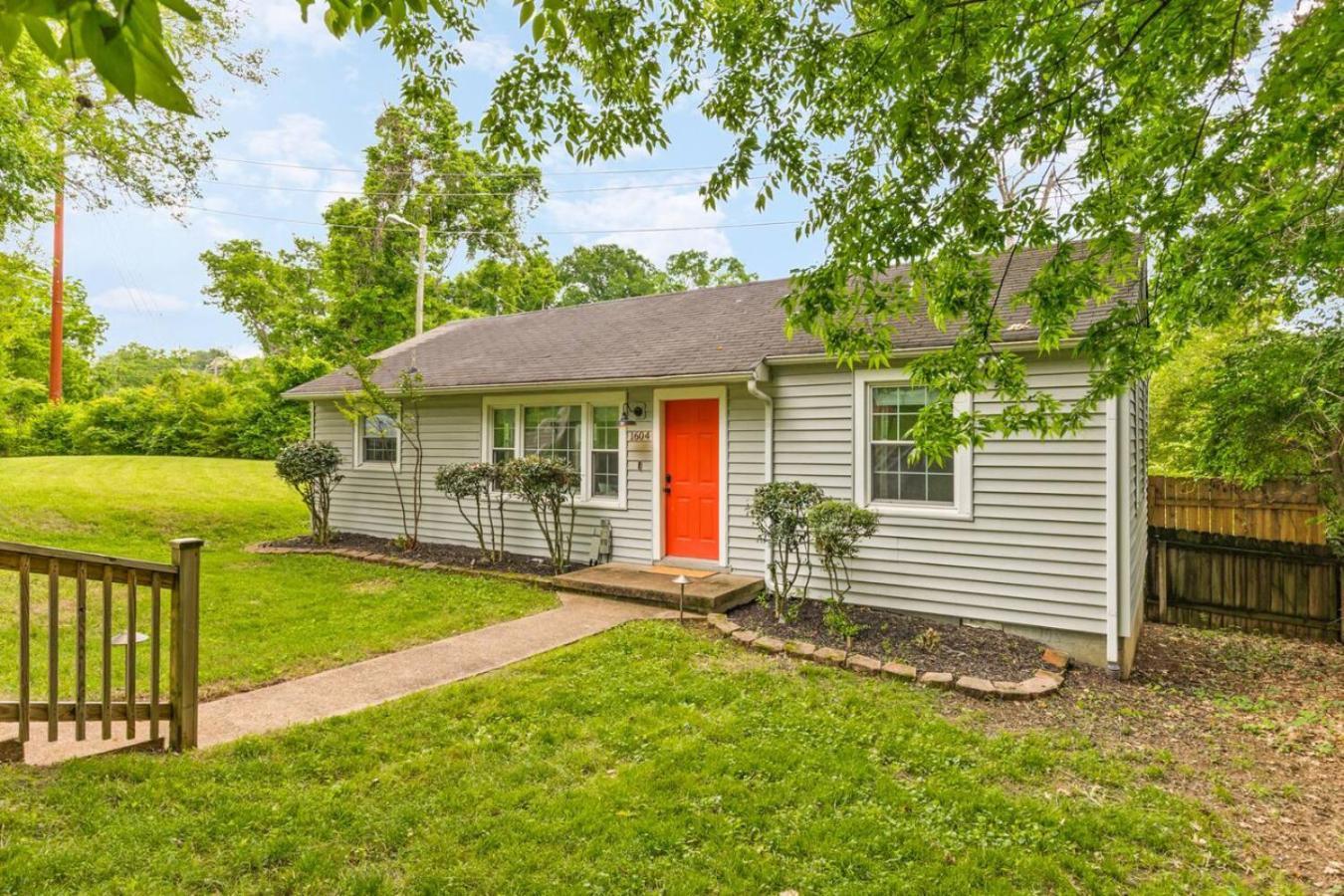 Cozy House In Trendy East With A Patio And Grill