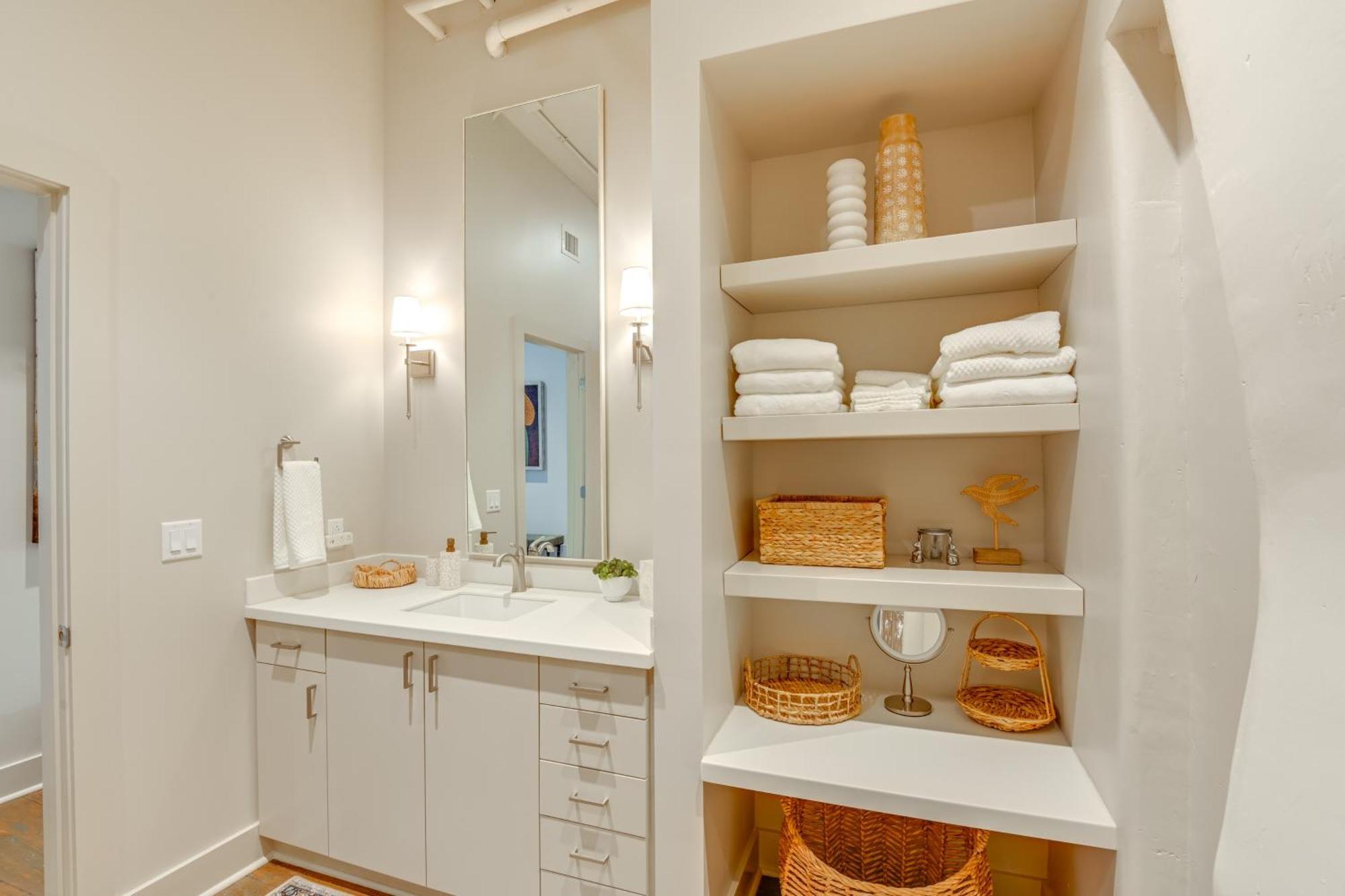 Walk To Vanderbilt Eclectic In Apartment Nashville