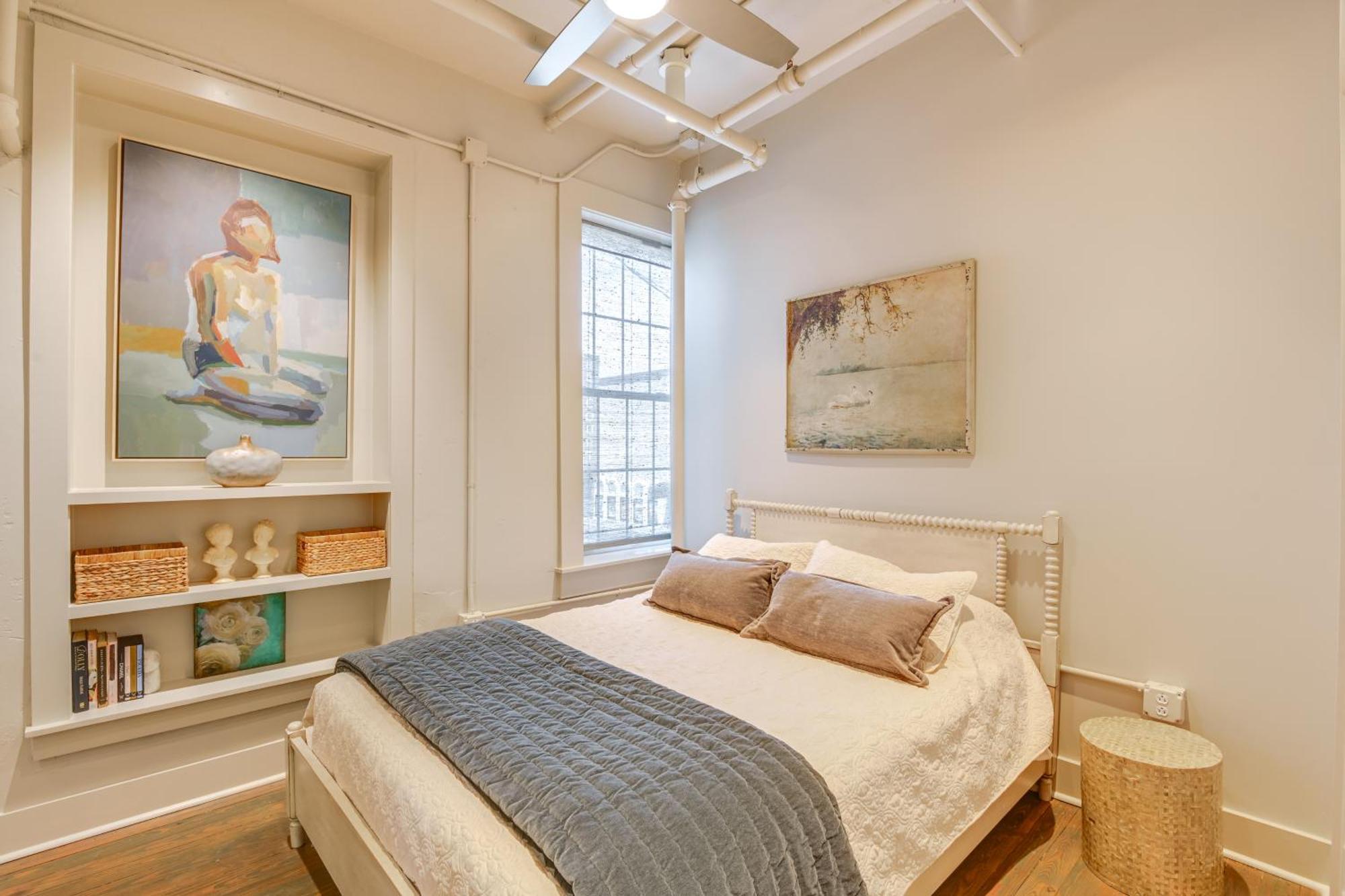 Walk To Vanderbilt Eclectic In Apartment