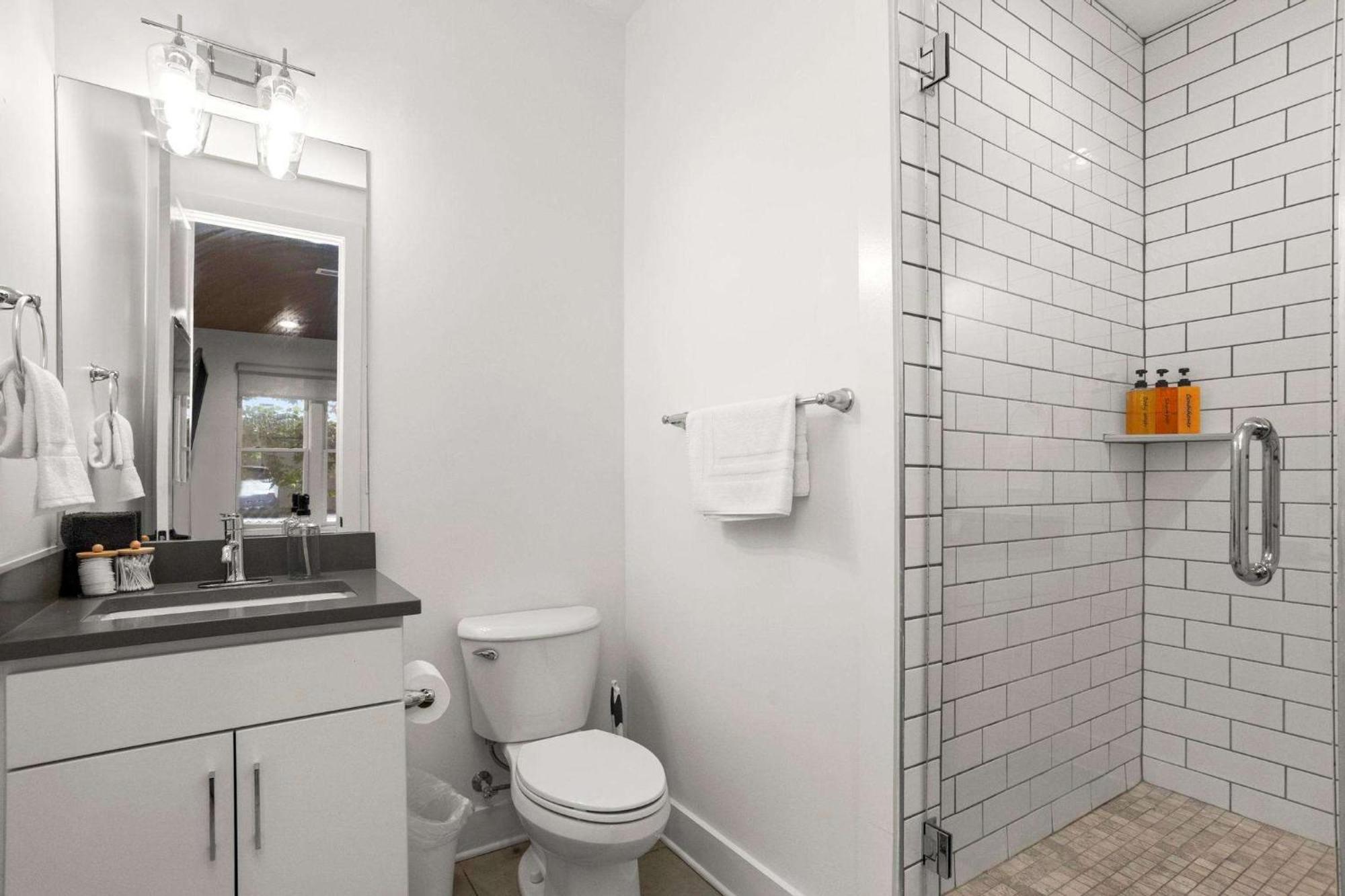 Earth At 8th & Argyle Elite Vacation Spot *