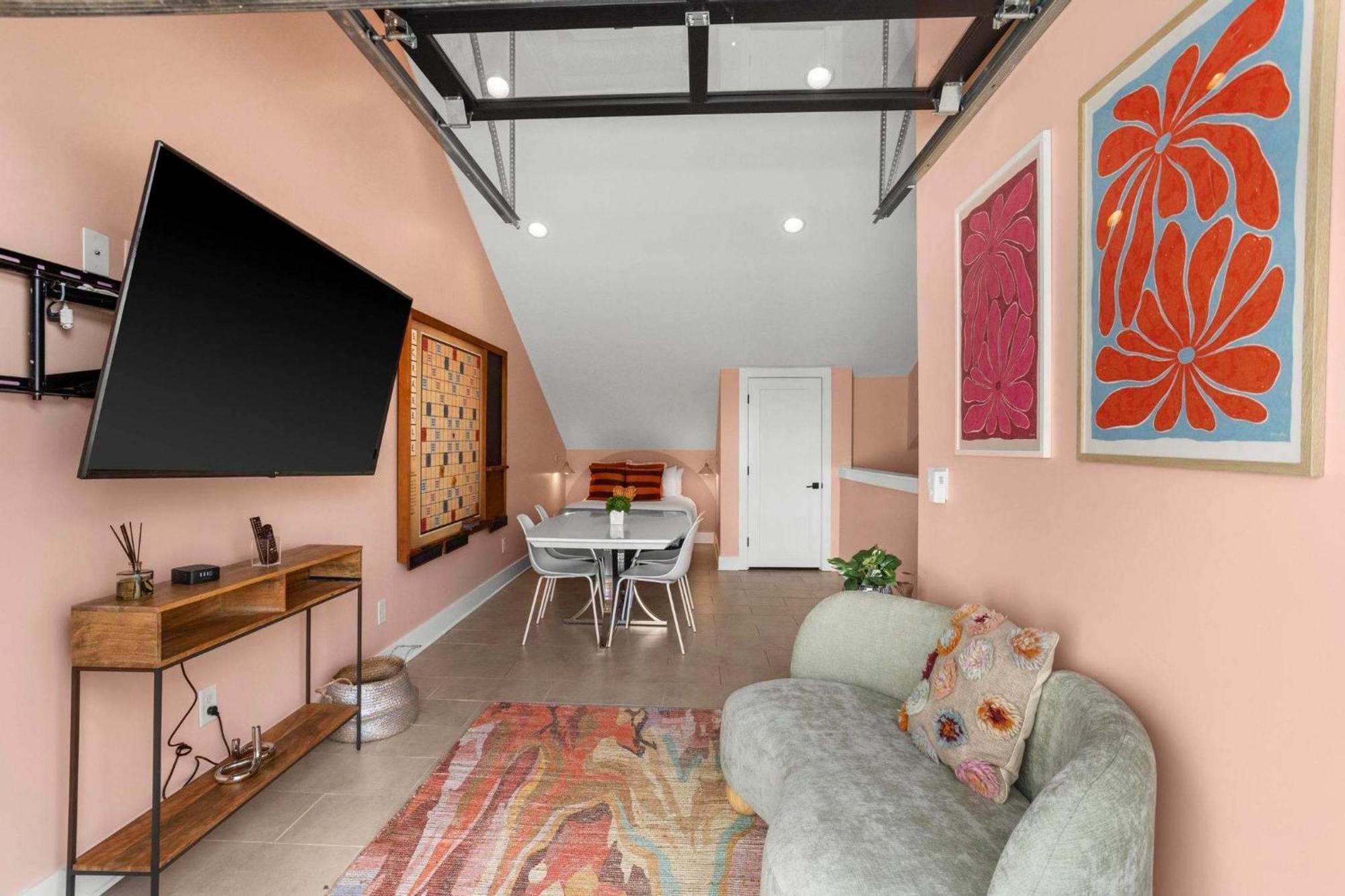 Play At 8th & Argyle Elite Vacation Spot Apartment *