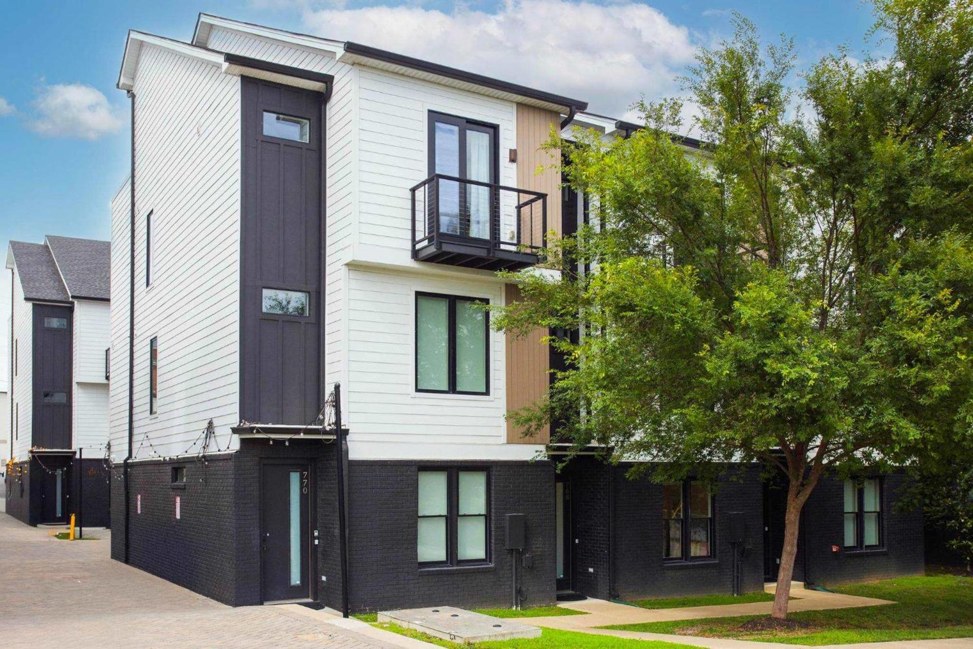 Play At 8th & Argyle Elite Vacation Spot Apartment *