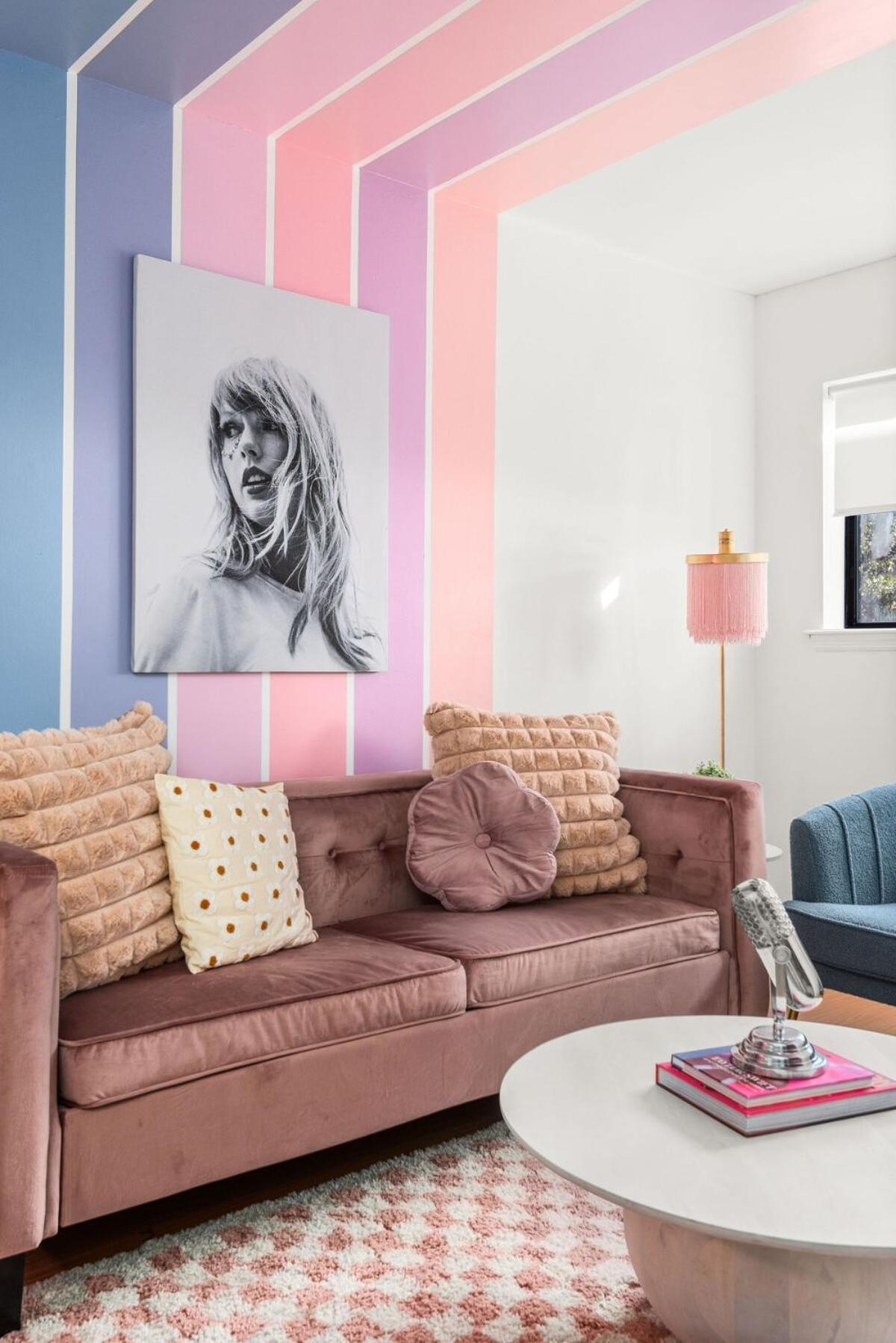 Apartment Swiftie Paradise, Music Row Unit 1 Nashville