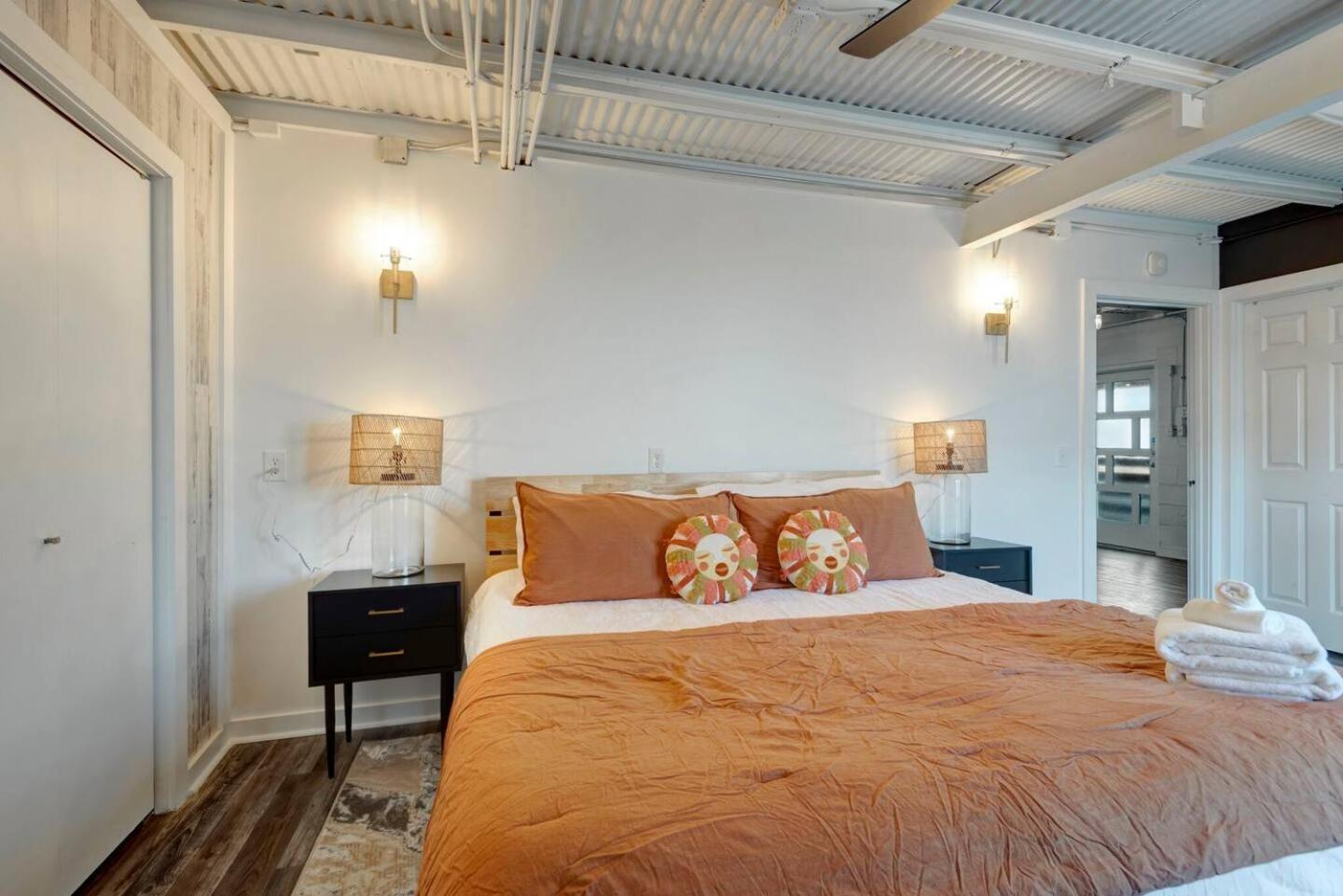 Bougie Squirrel Glam Pad Holiday home Nashville