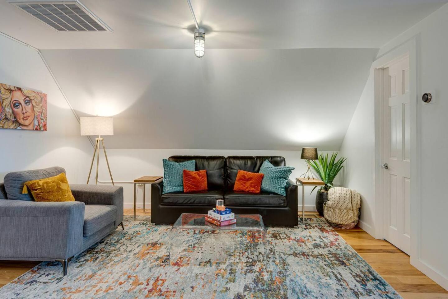 Bougie Squirrel Glam Pad Holiday home Nashville