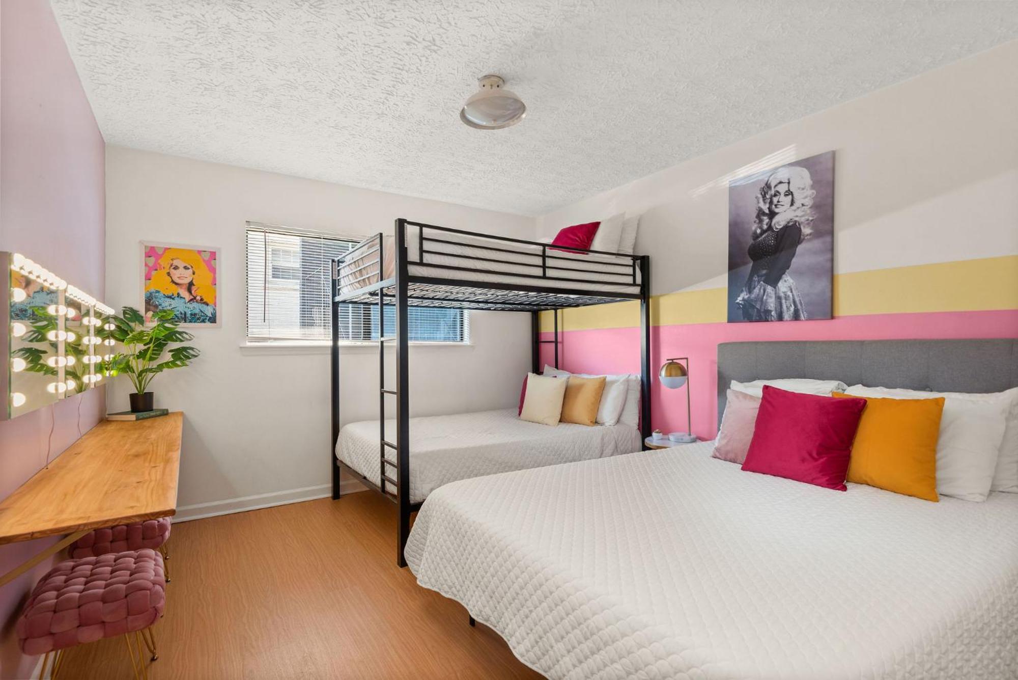 The Johnny And Dolly Historic Hideaway, Music Row Unit 2 * Nashville