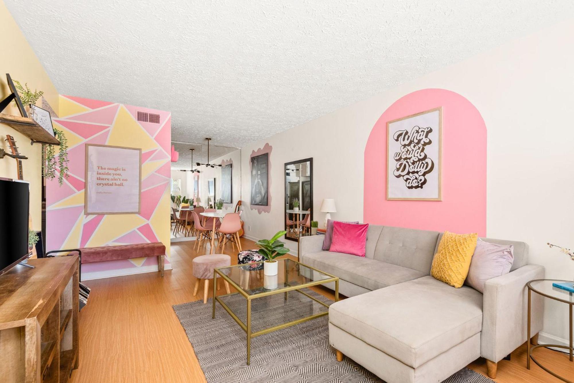 The Johnny And Dolly Historic Hideaway, Music Row Unit 2 *