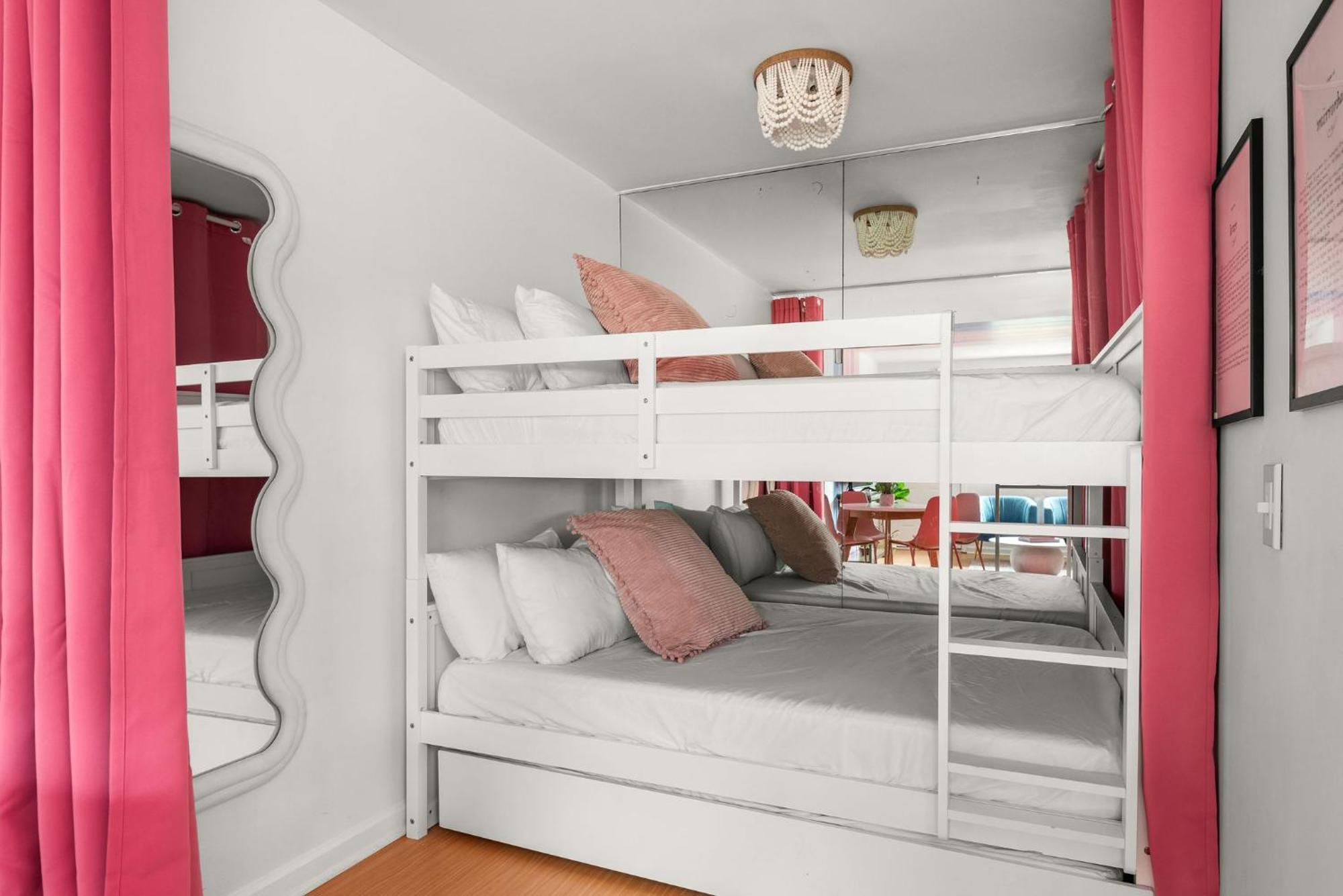 Swiftie Paradise, Music Row Unit 1 * Nashville