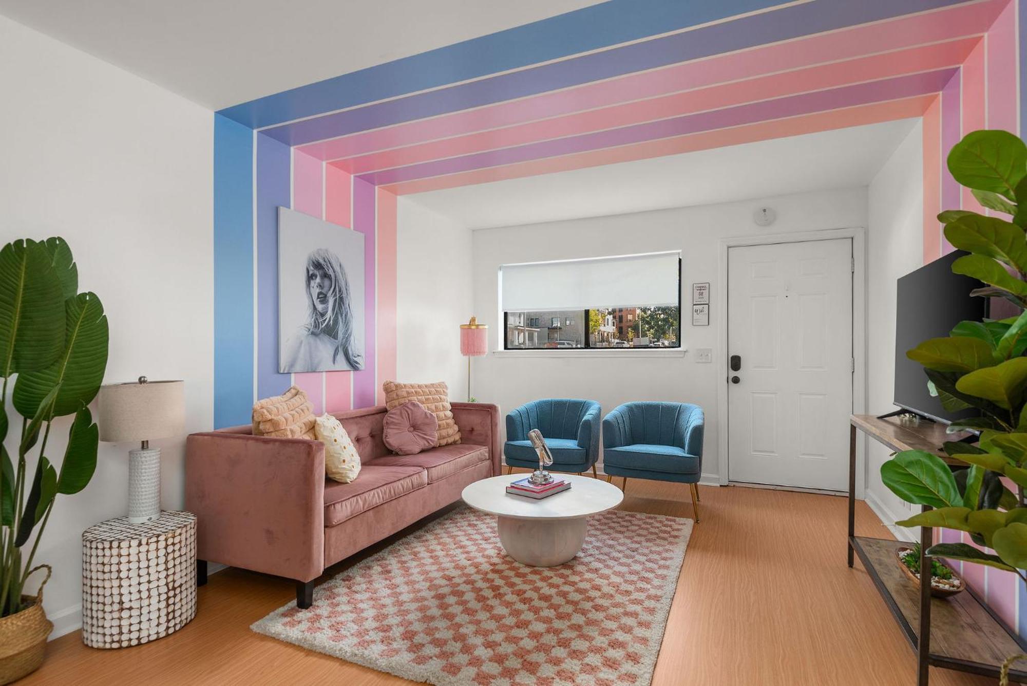 Swiftie Paradise, Music Row Unit 1 * Nashville