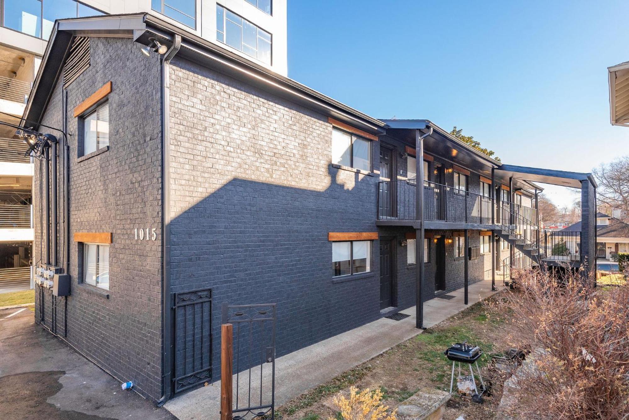 Apartment Dolly's Daydream On Music Row! *