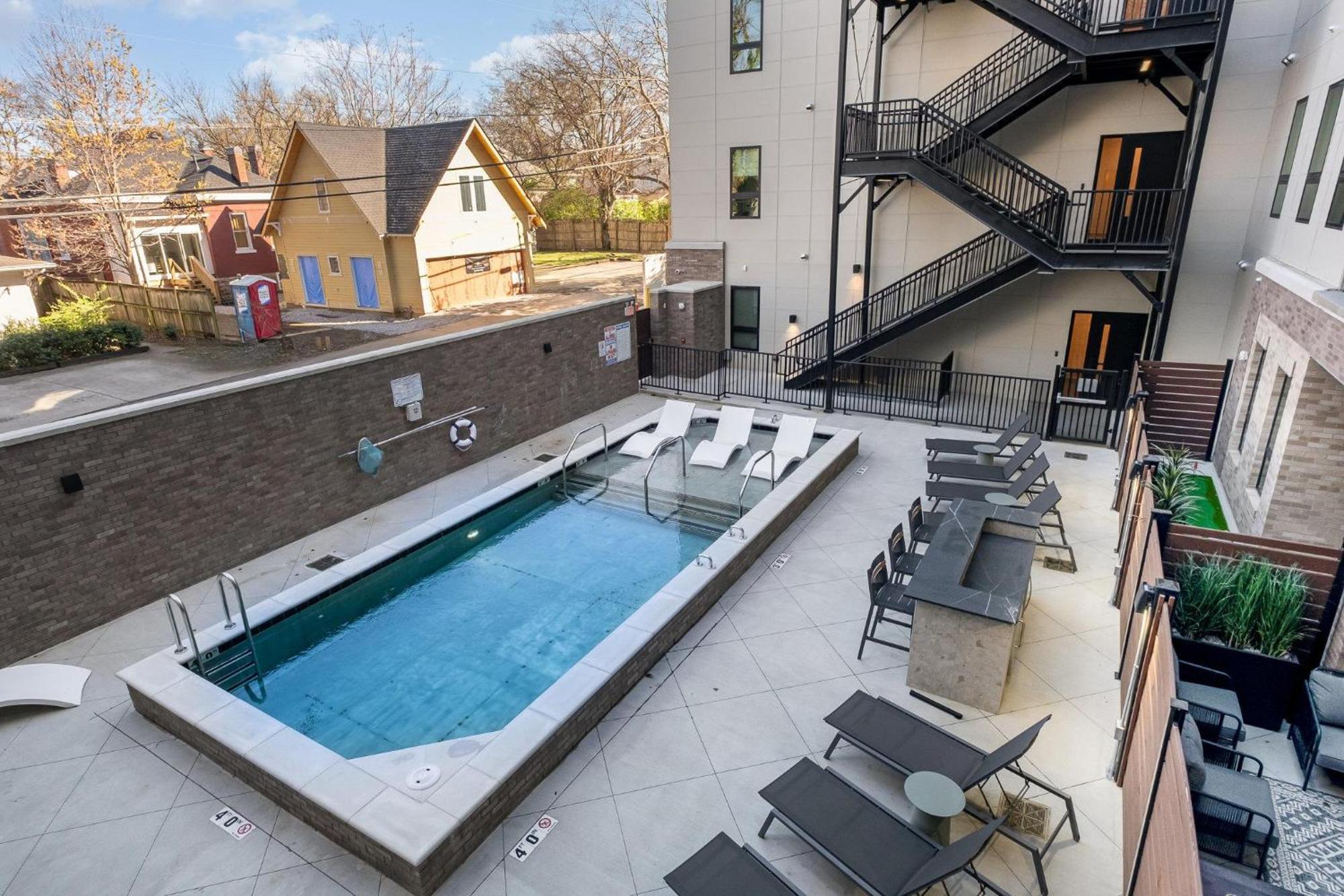 Harmony Outpost-pool & Gym-4 Mins To Broadway Holiday home
