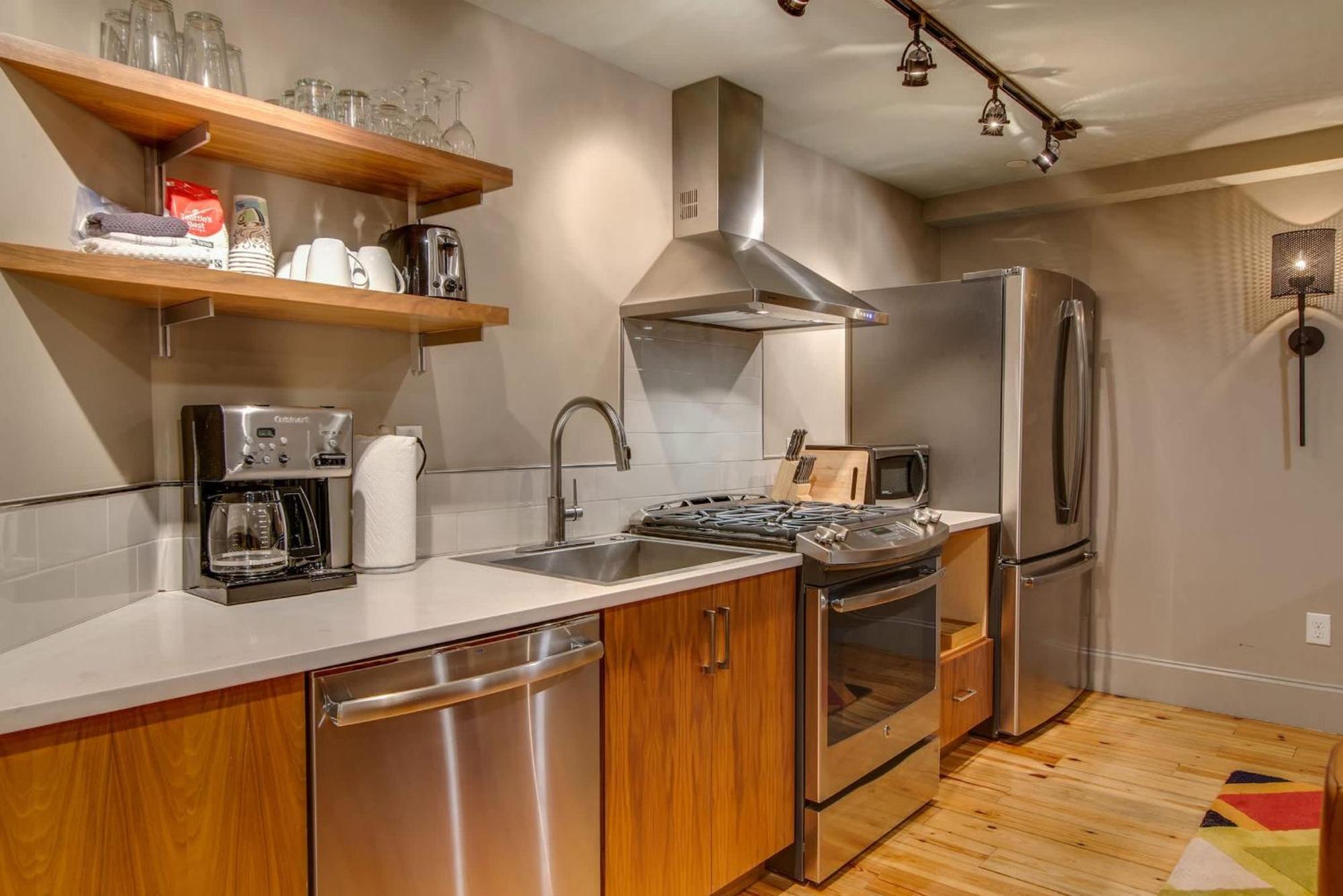 Comfy Family Retreat For 4 In Dt Walk To Broadway * Nashville