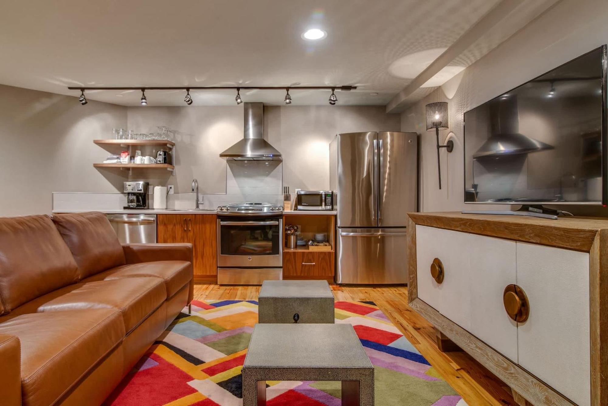 Holiday home Comfy Family Retreat For 4 In Dt Walk To Broadway