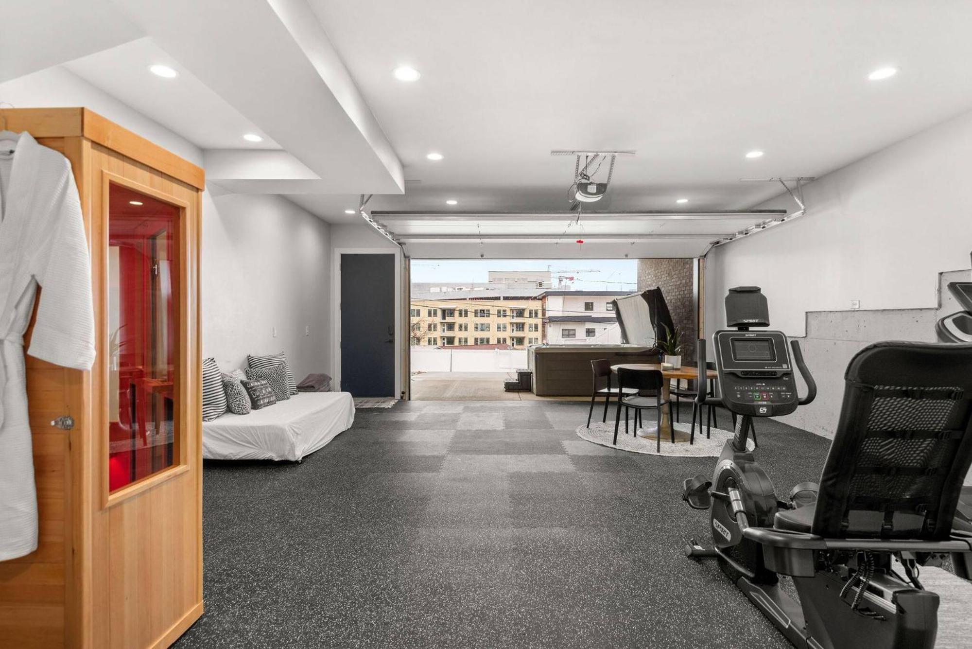 Hill House | Walk To Gulch! Sauna, Hot Tub, Gym! * Nashville