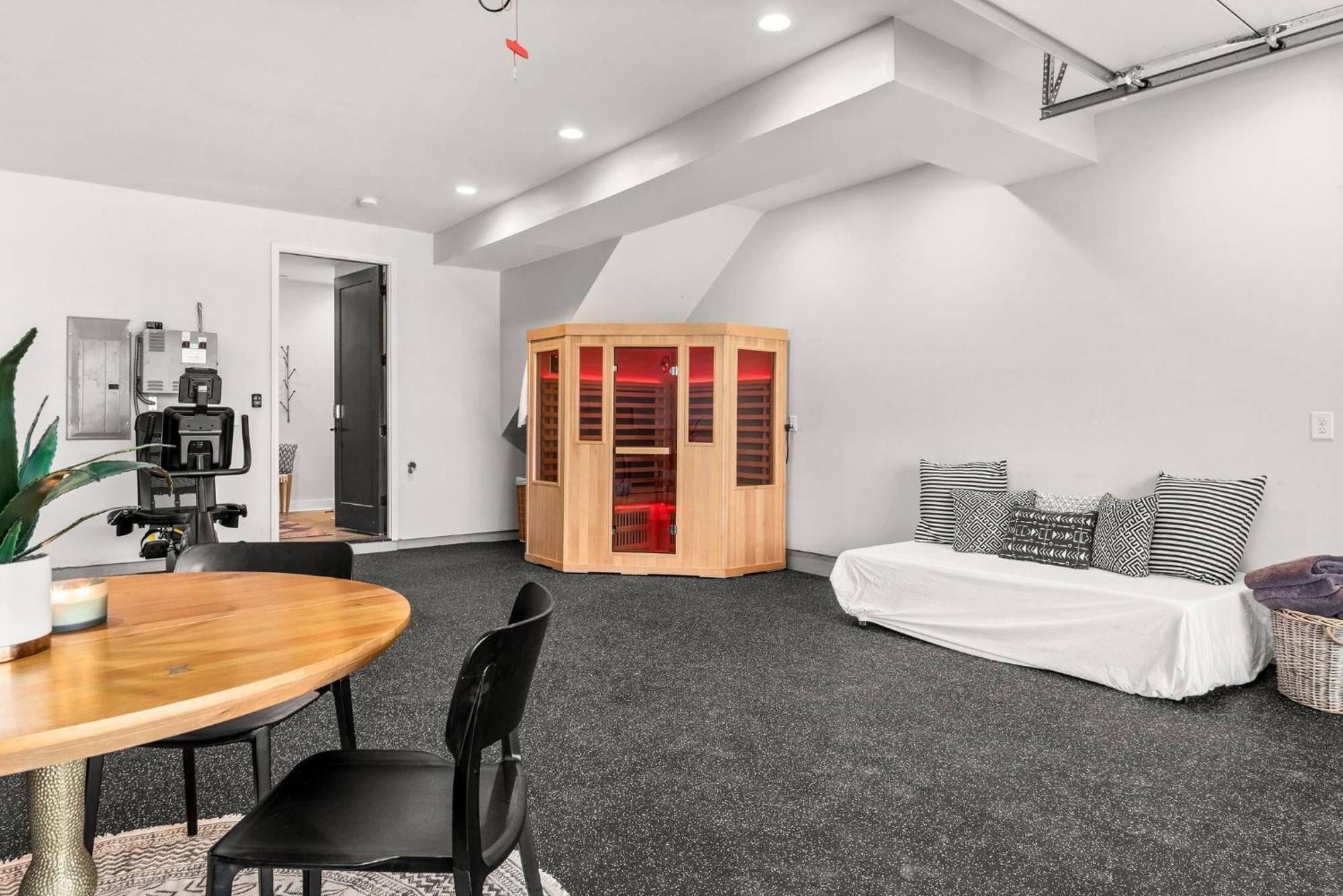Holiday home Hill House | Walk To Gulch! Sauna, Hot Tub, Gym! Nashville