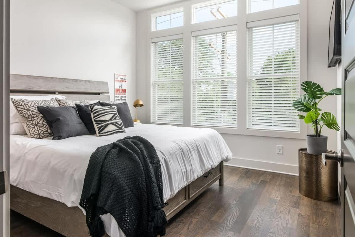 3 Story Townhome In East Holiday home *