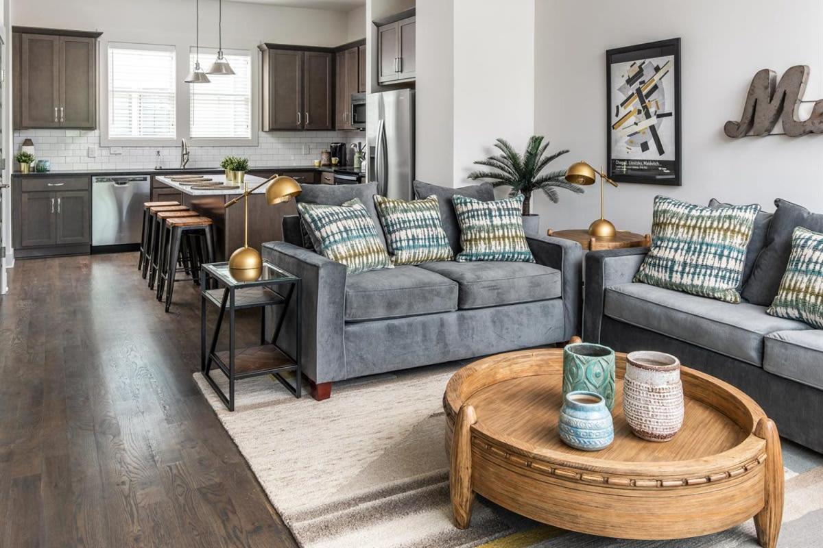 3 Story Townhome In East Holiday home Nashville