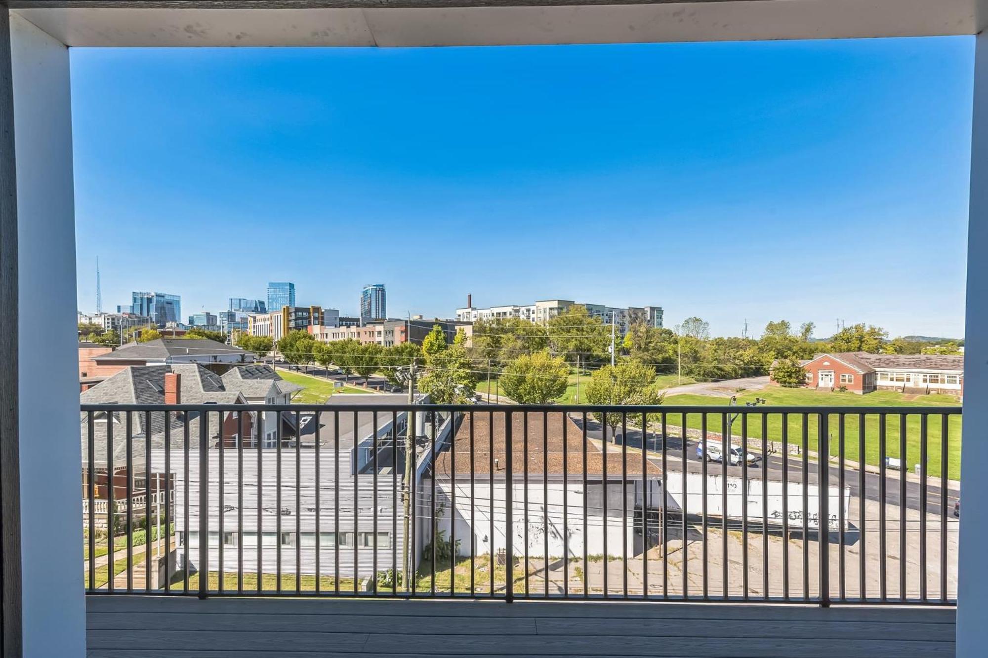 Gorgeous For 8 With Rooftop & Gym Near Dt Apartment