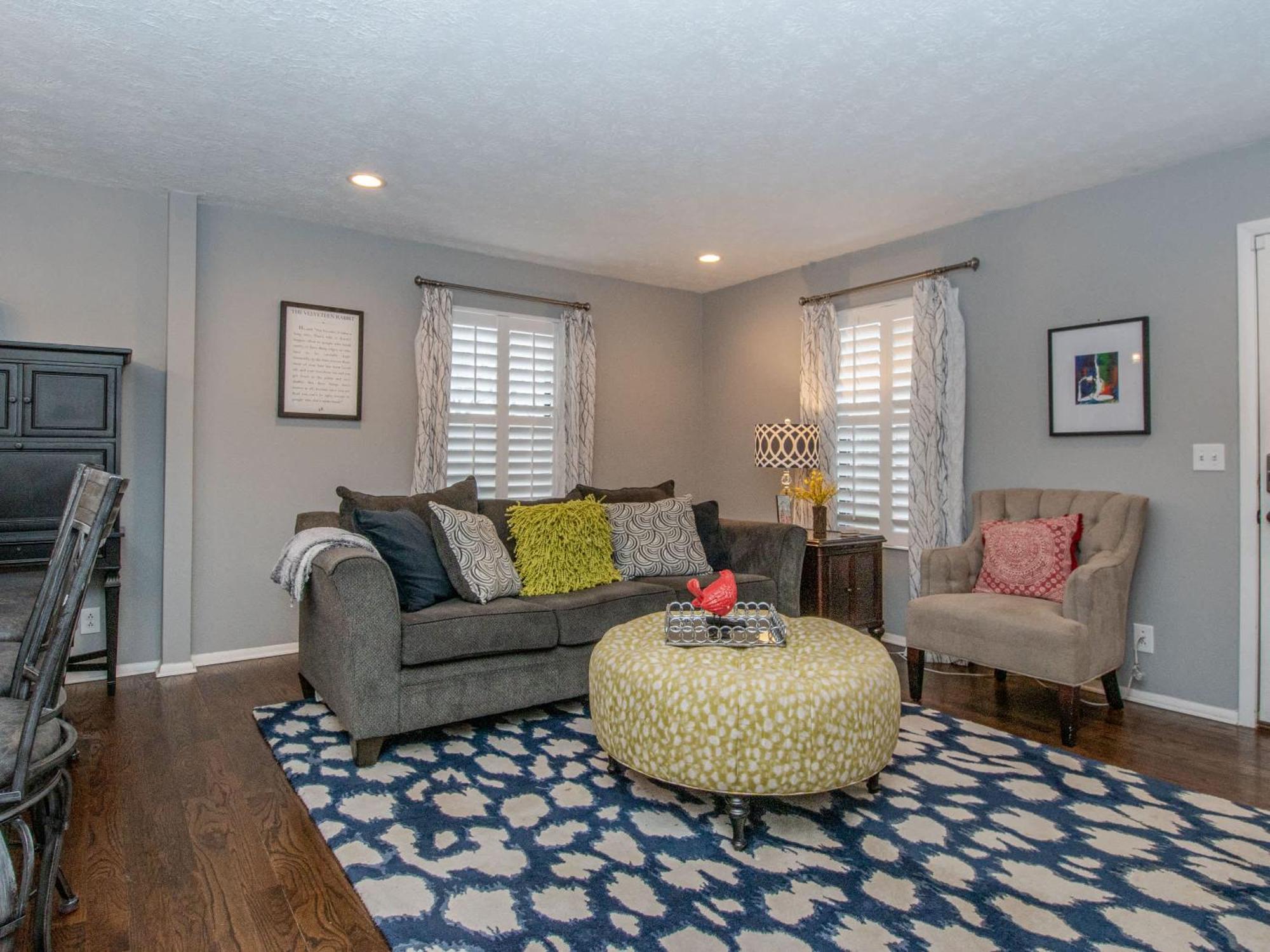 Cozy Getaway - Close To Dt Nash & Germantown Holiday home *