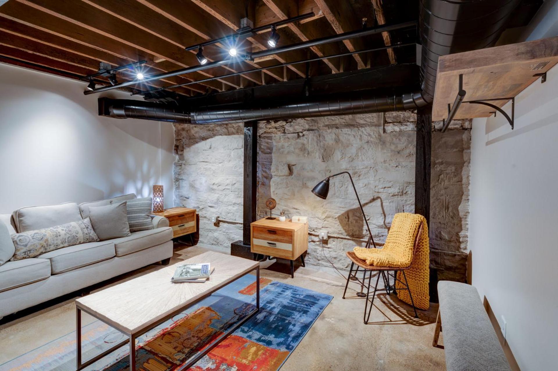 The 1865 Honky Tonk Chic And Luxurious Holiday home