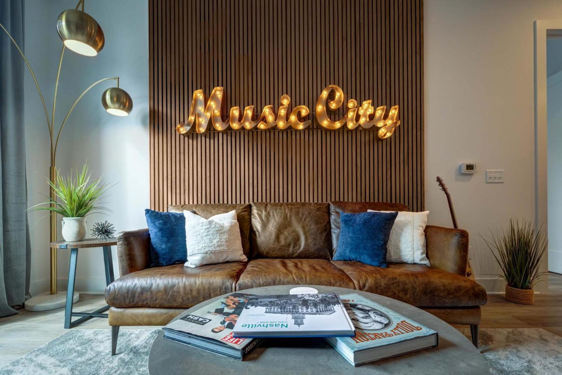 Trendy Close To Nissan Stadium Holiday home Nashville