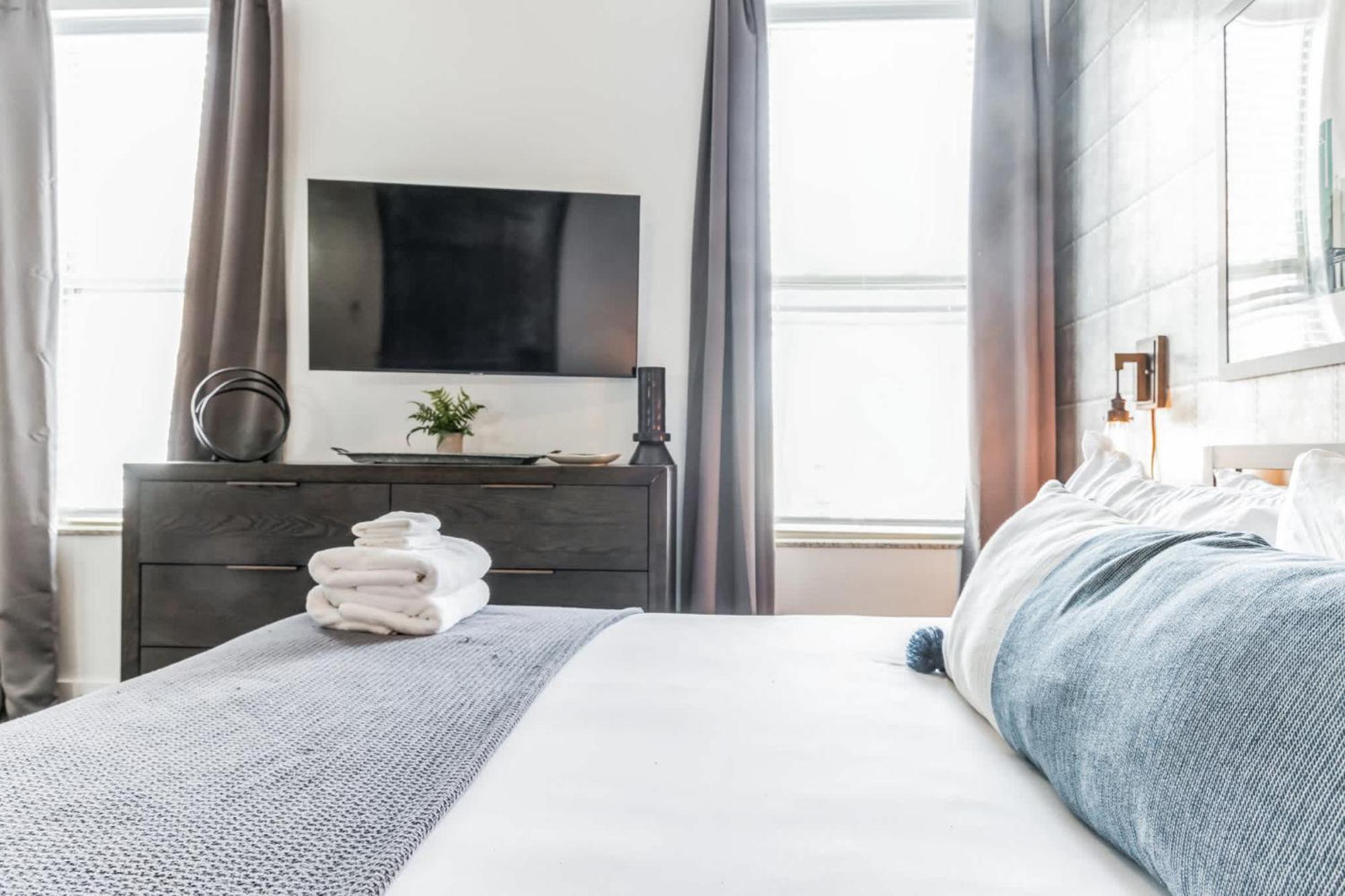 Holiday home Chic And Modern West End Living