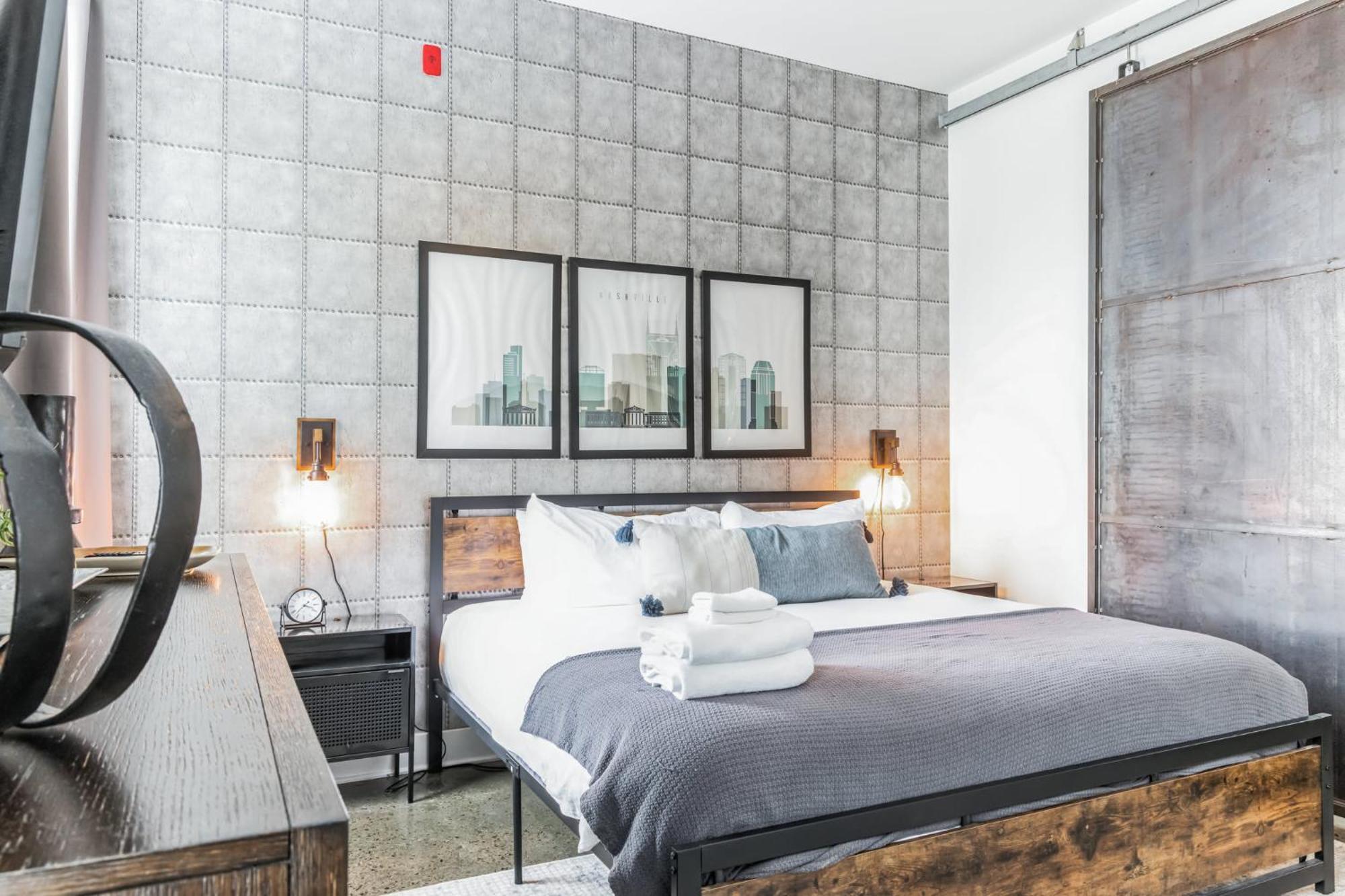 Chic And Modern West End Living Holiday home *