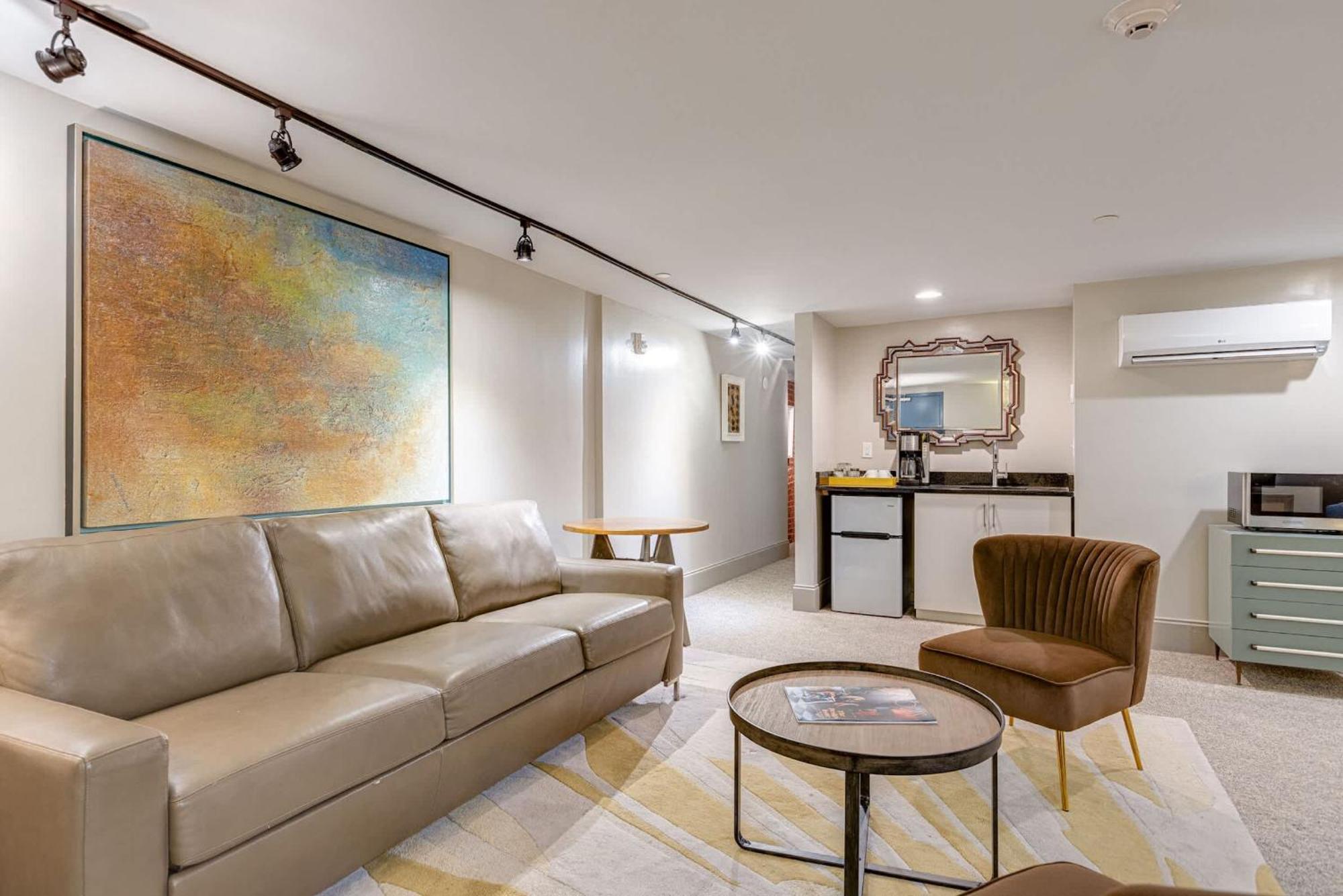 Retreat For 4 Near Dt Walk To Broadway Apartment