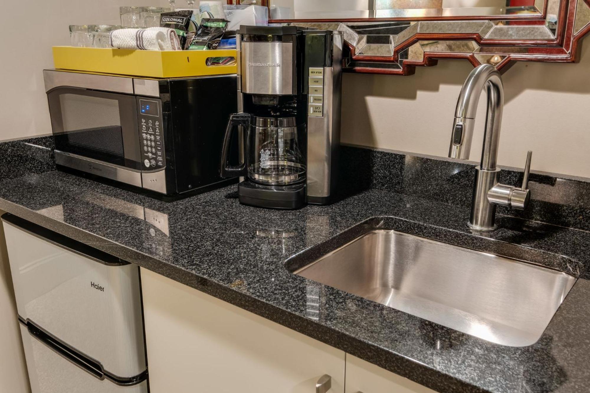 Retreat For 4 Near Dt Walk To Broadway *