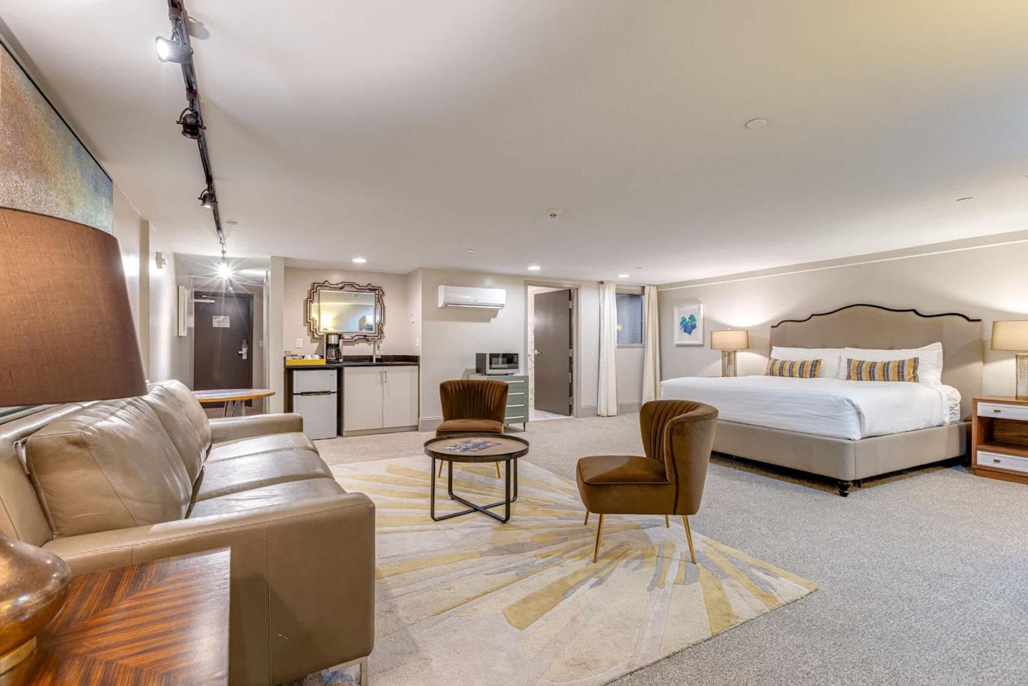 Retreat For 4 Near Dt Walk To Broadway