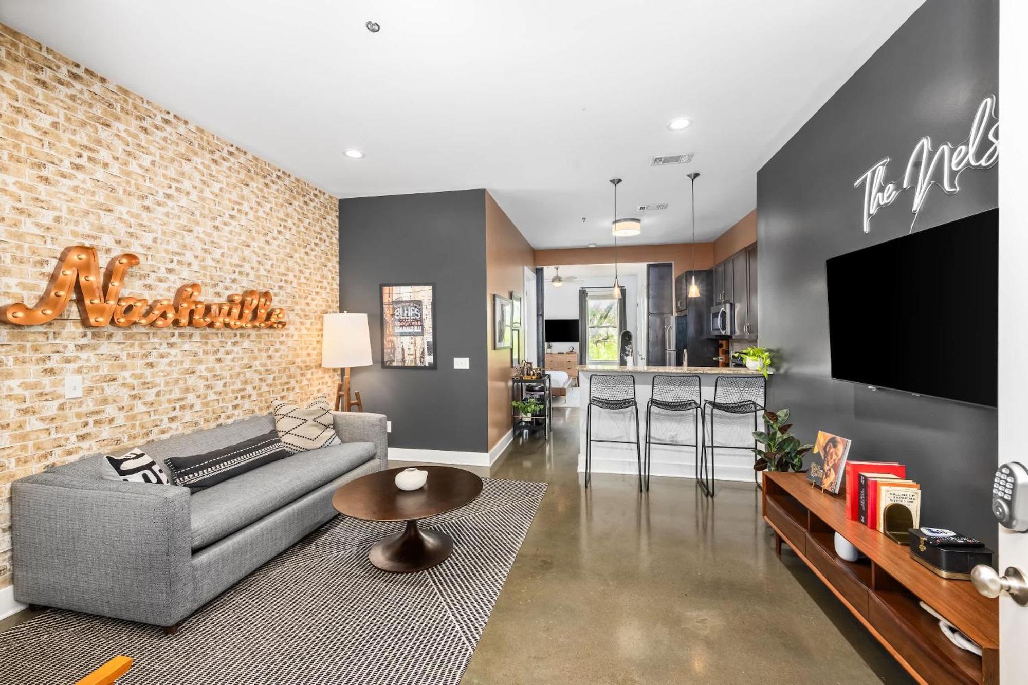 Beautiful For 4 Mins To Nightlife