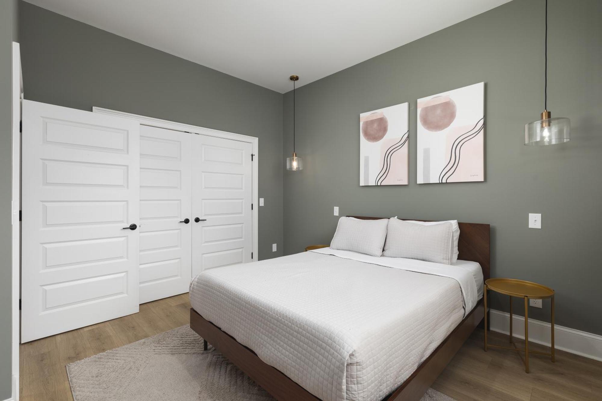 With Free Parking, 3 Miles Downtown, Near Restaurants * Nashville