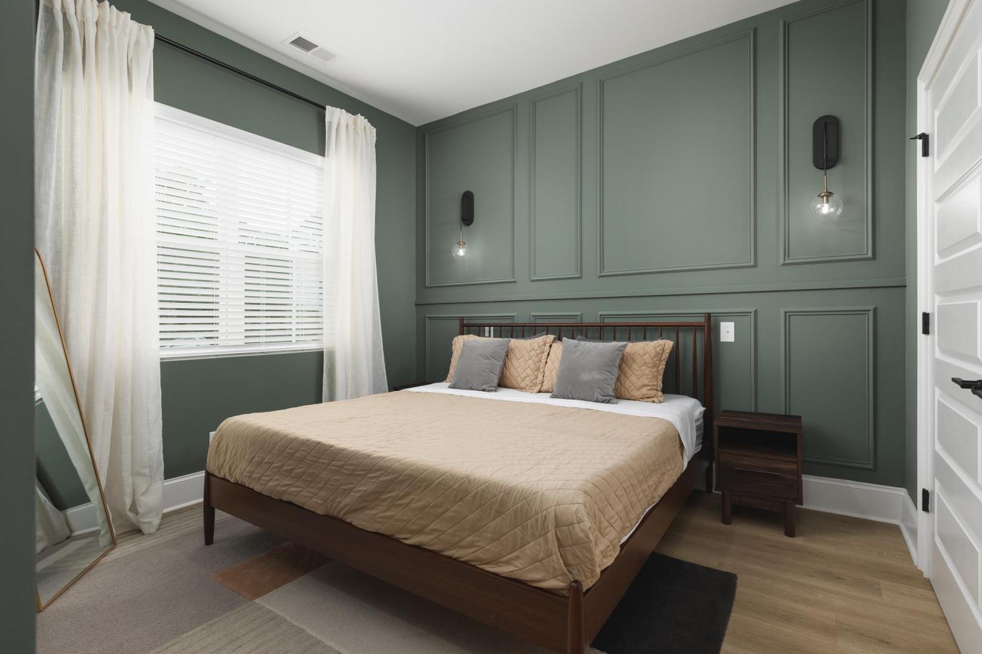 With Free Parking, 3 Miles Downtown, Near Restaurants * Nashville