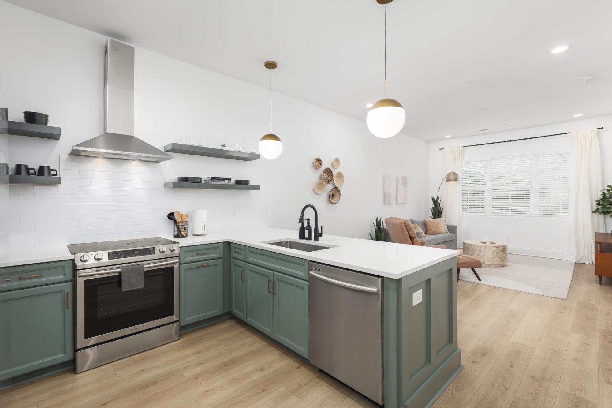 Apartment With Free Parking, 3 Miles Downtown, Near Restaurants