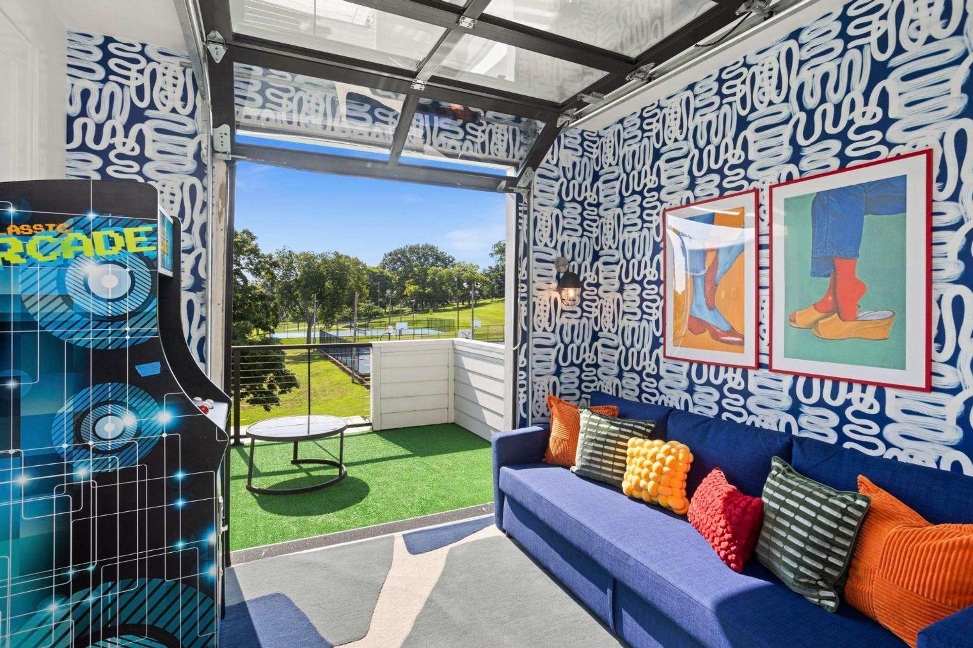 Pop Art Retreat On Legendary 8th - Walk Everywhere *