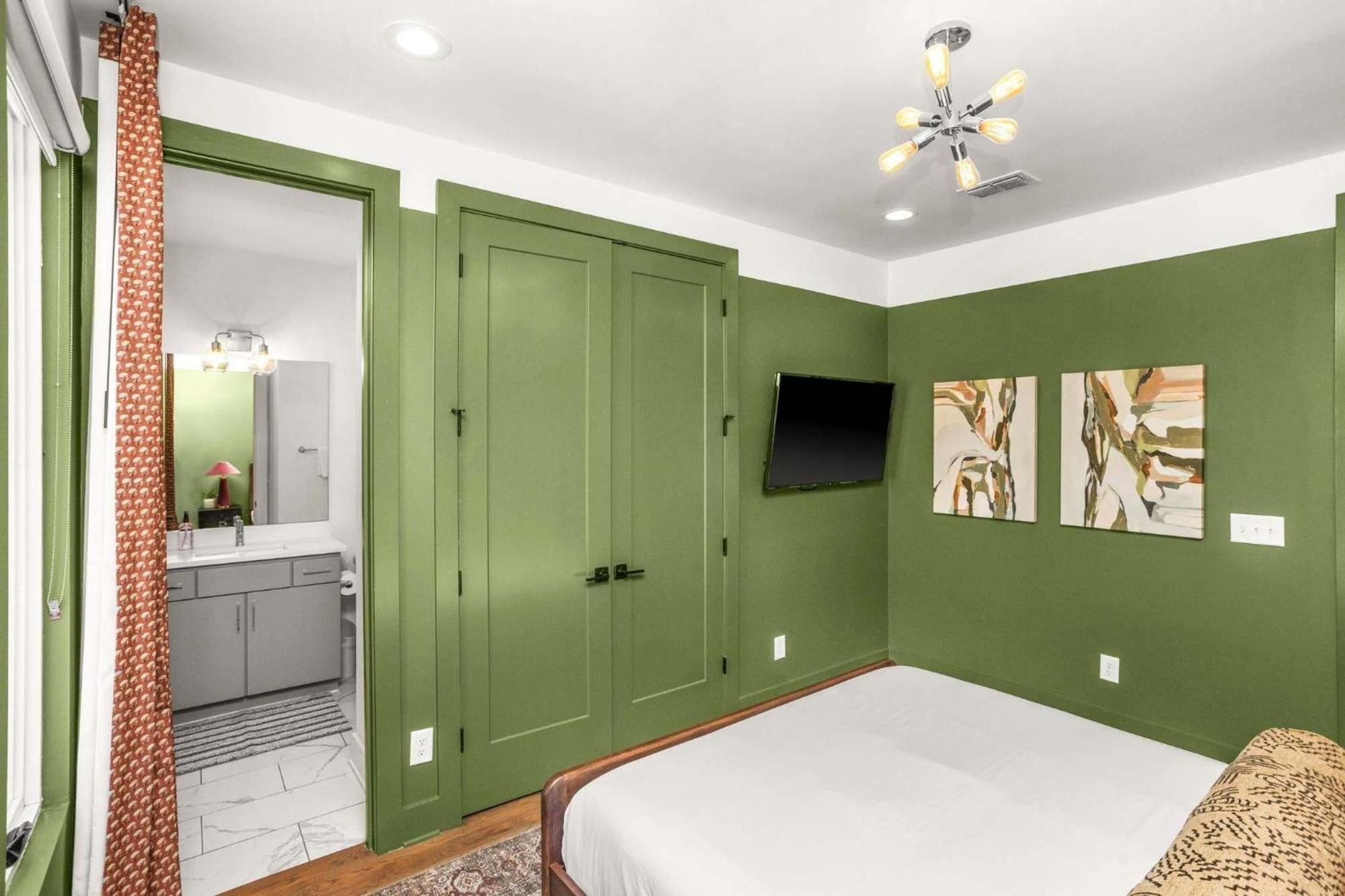 Luxe At 8th And Argyle Elite Vacation Spot Holiday home