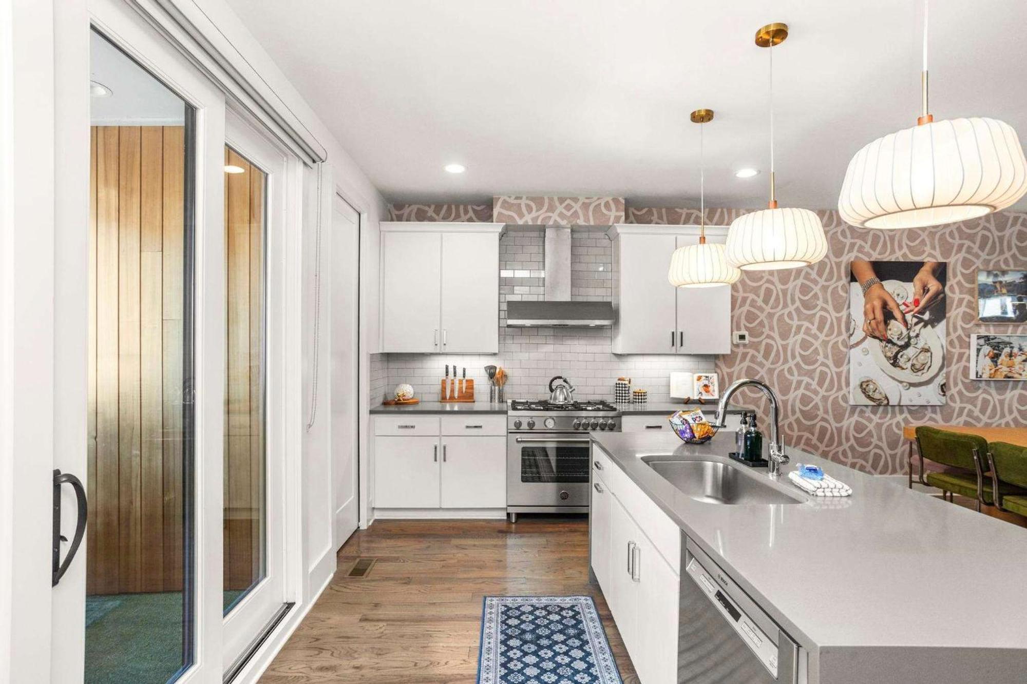 Luxe At 8th And Argyle Elite Vacation Spot *