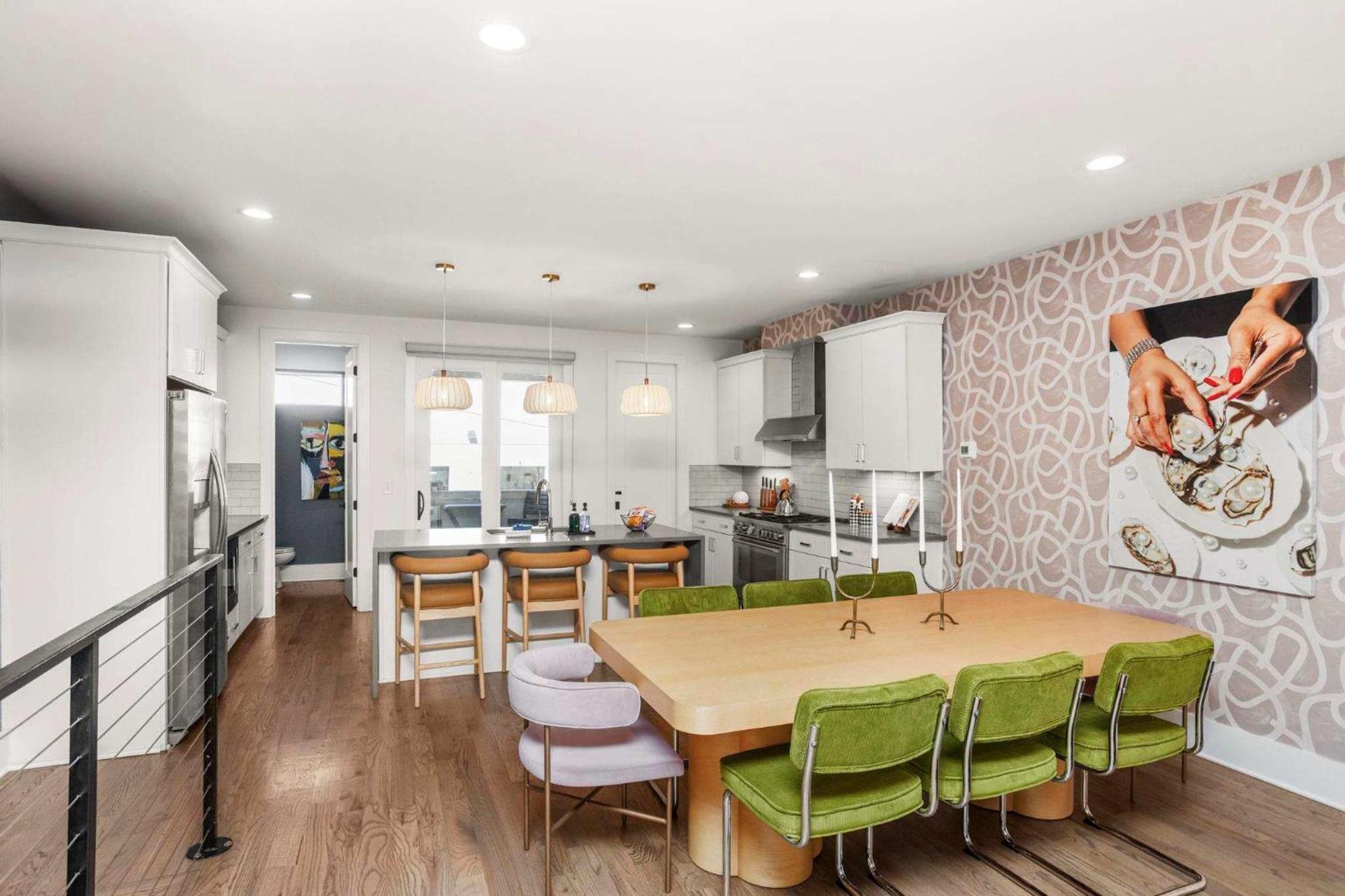 Luxe At 8th And Argyle Elite Vacation Spot