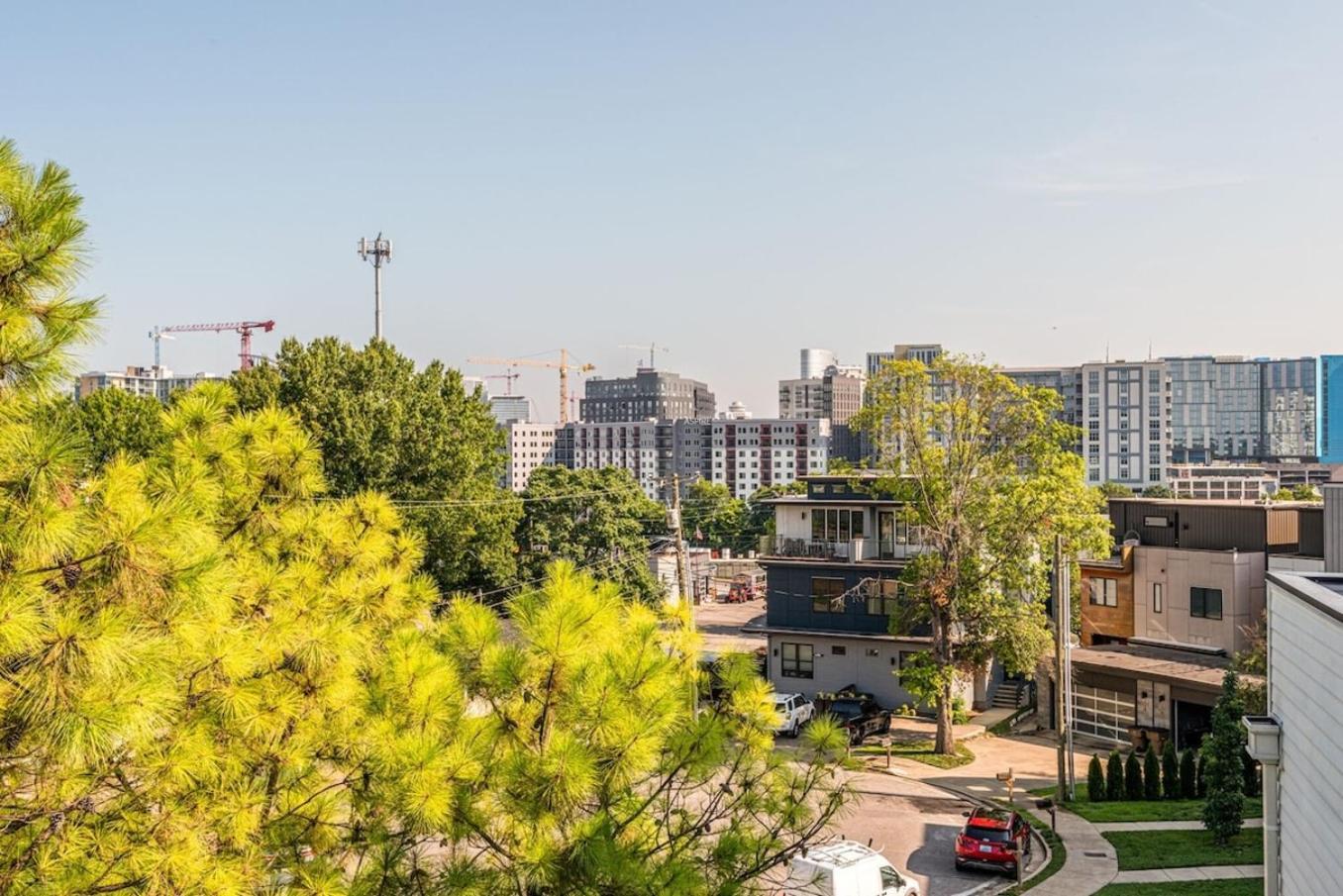 12 South Charmer 3 Bedroom With Rooftop Patio *