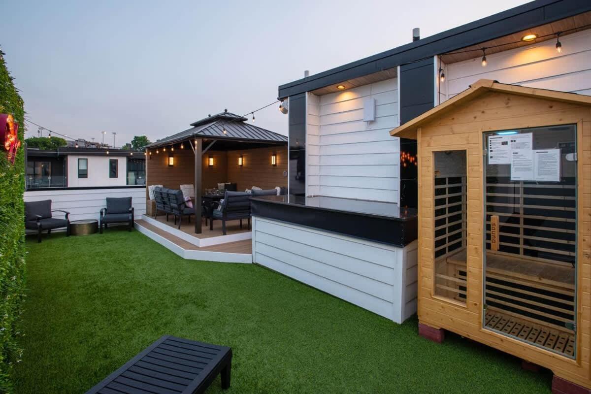 Skyline Views - Rooftop Pool - Maximum Luxury