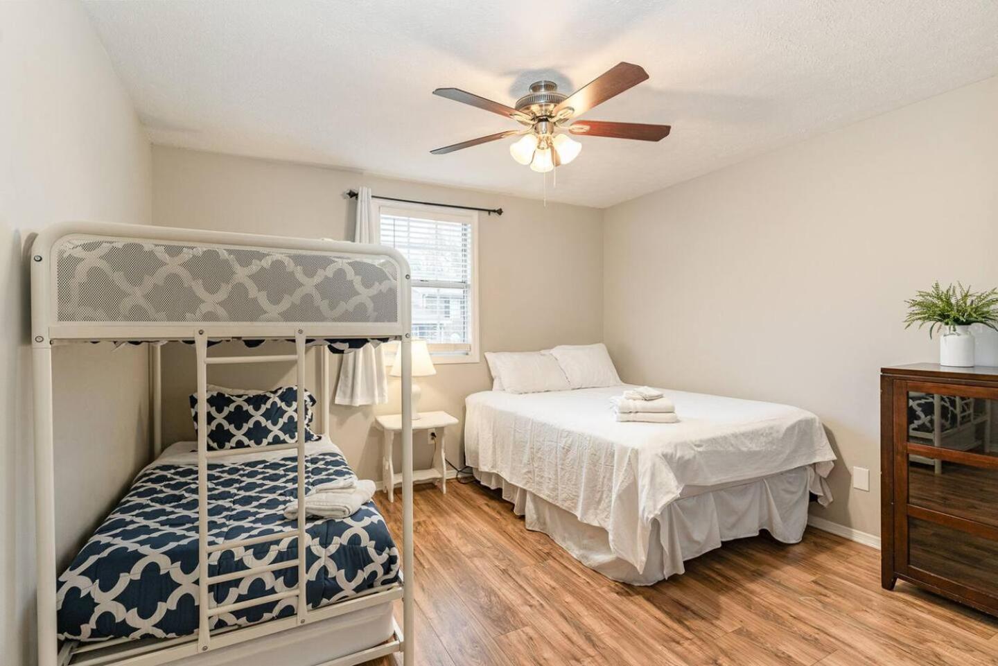 3 Units - Sleeps 24 - Mins To Downtown And Airport